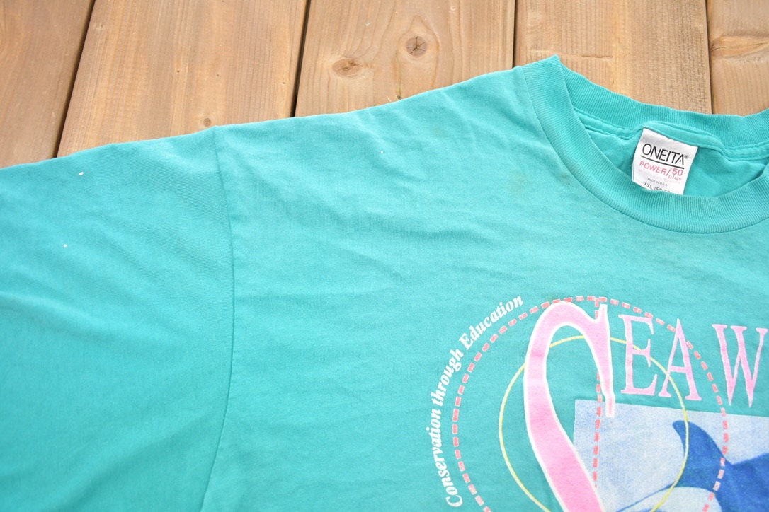 Vintage 1990s Sea World Orca Theme Graphic T-Shirt