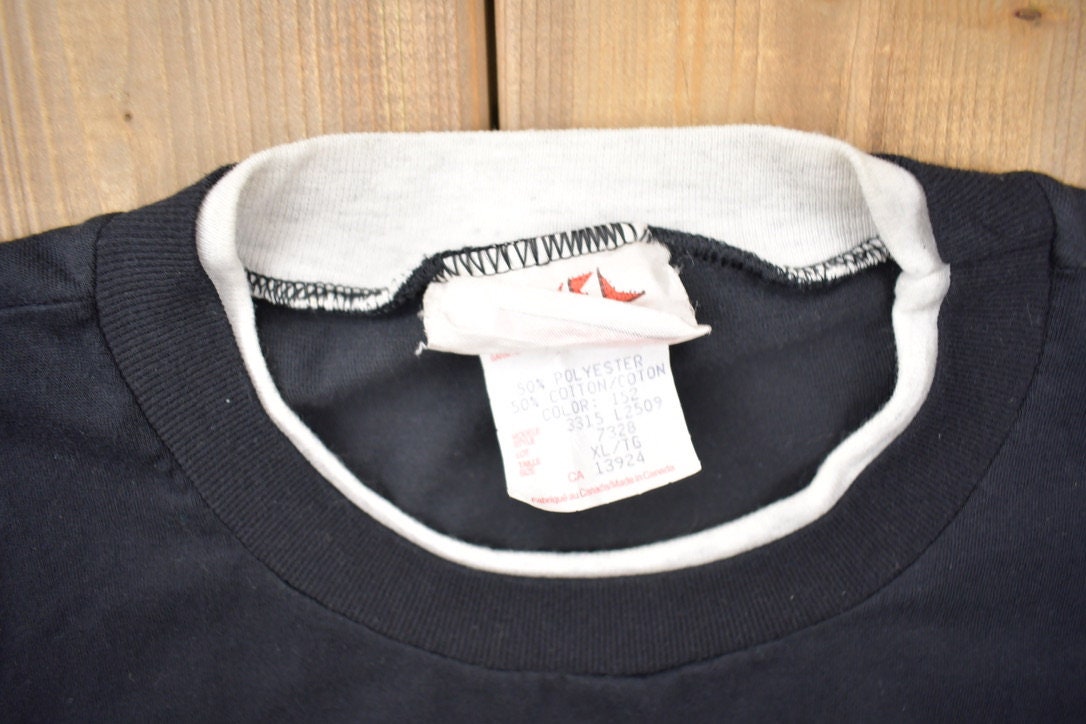 Vintage 1996 Tasmanian Devil Looney Tunes Long Sleeve Graphic T-Shirt