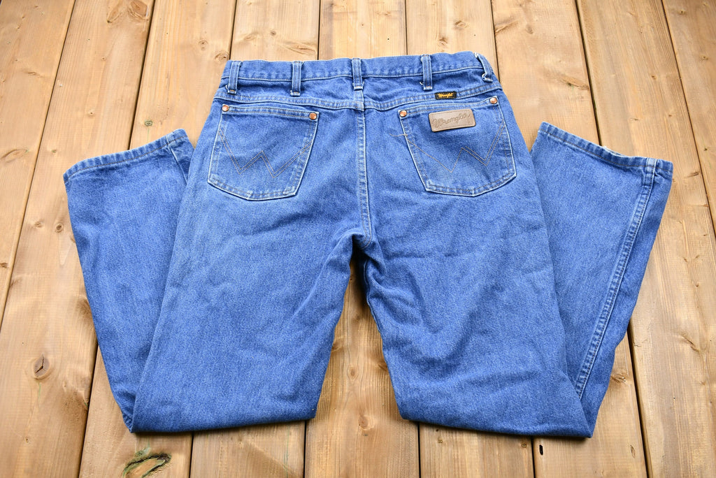 Vintage Early 1990s Wrangler Light Wash Relaxed Straight Leg Jeans