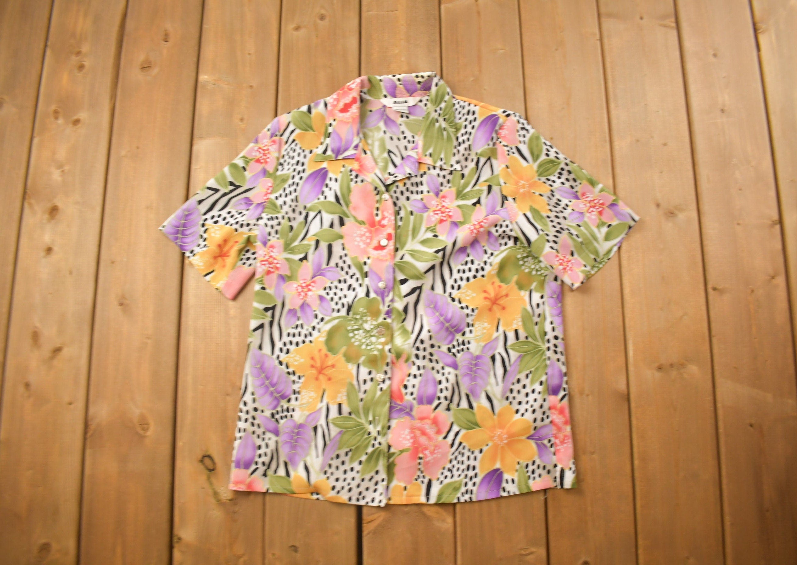Vintage 1990s Alia Women's Floral Themed Button Up Shirt