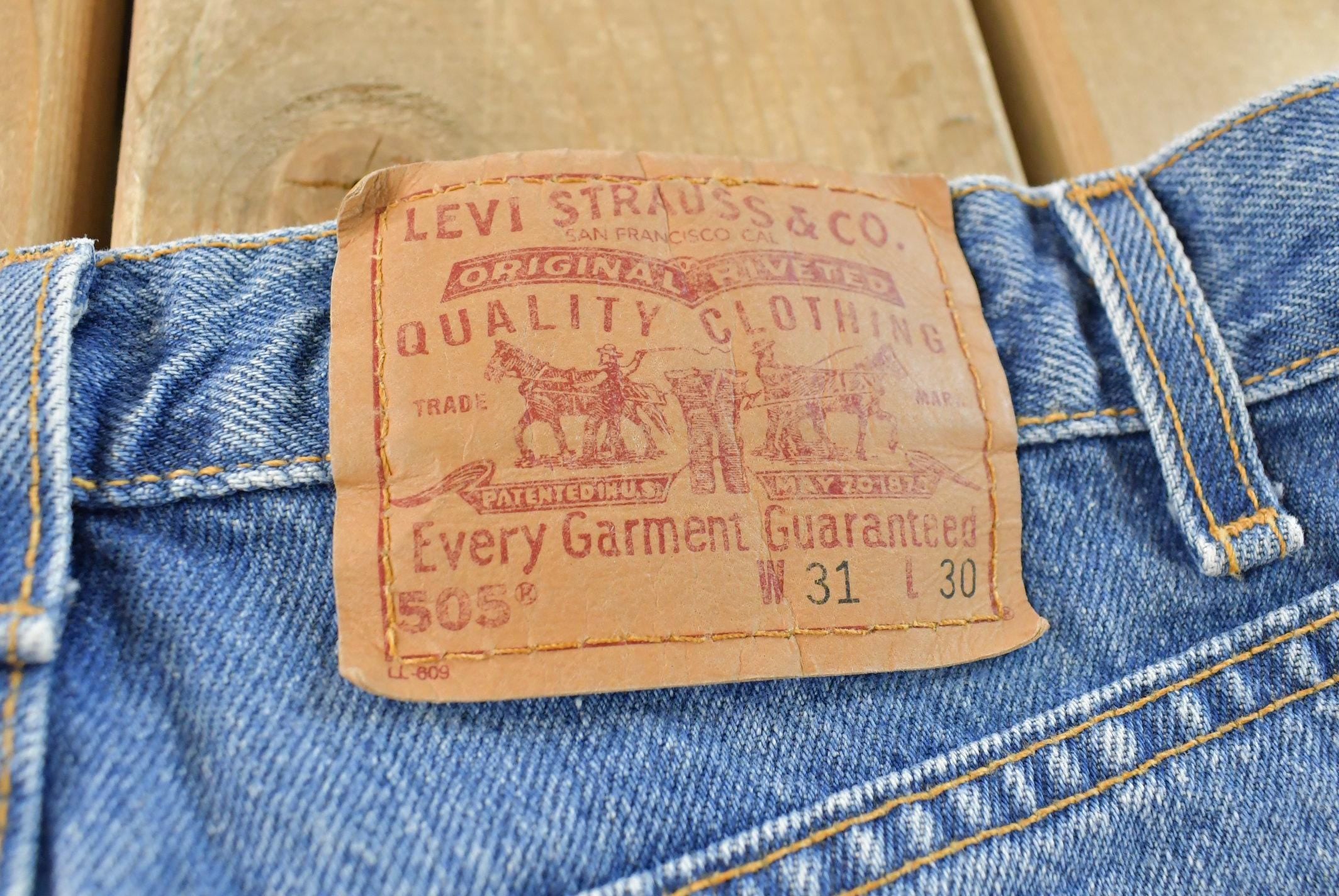 Vintage 1990s Levi's 505 Regular Straight Fit Denim Blue Jeans Men's 29 x 27.5 / 90s Levi's / Streetwear / Made in USA