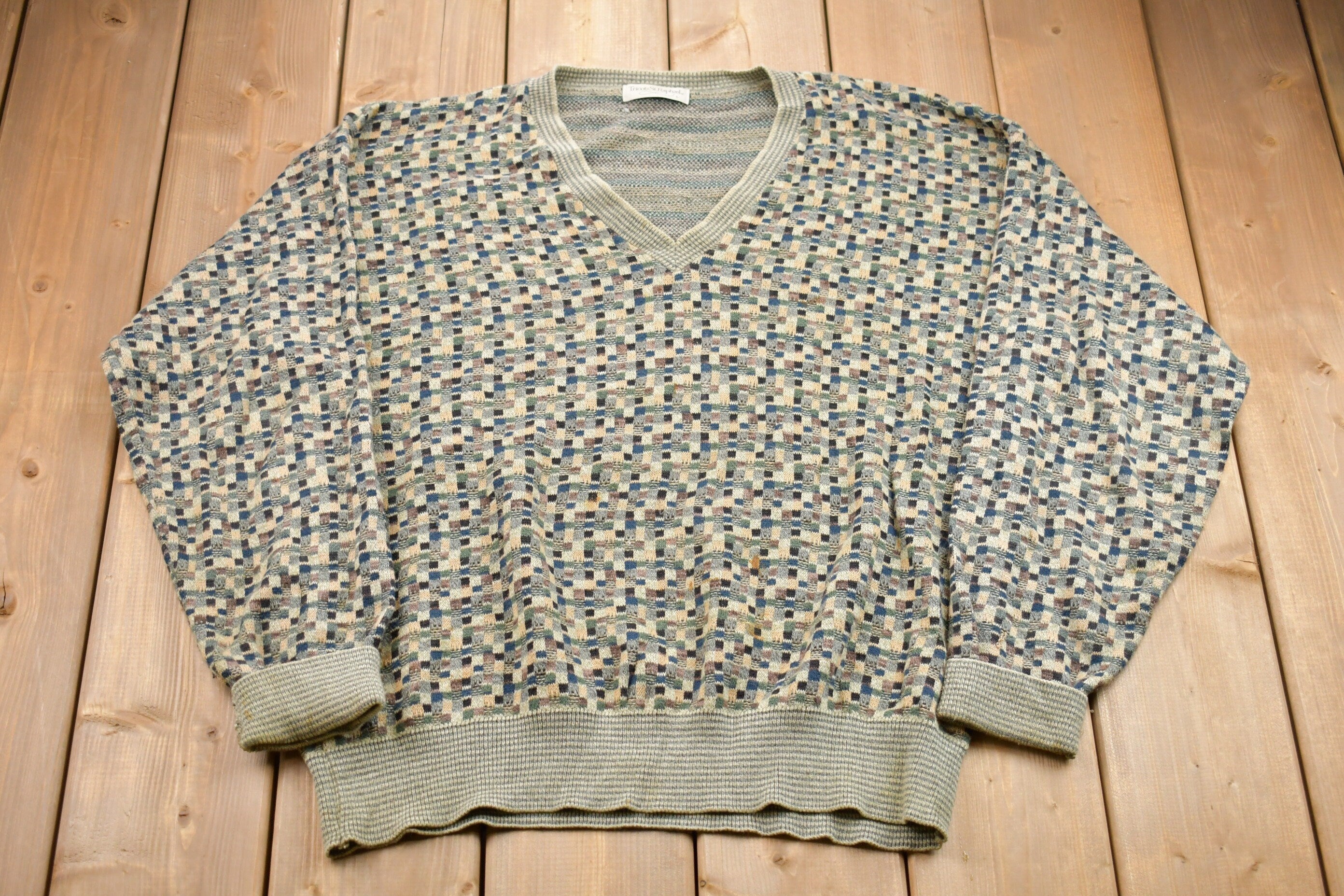 Vintage 1990s Tricot St. Raphael Knitted Sweater  Vintage 90s V-Neck  Pattern Sweater  Outdoor  Hand Knit  Pullover Sweatshirt