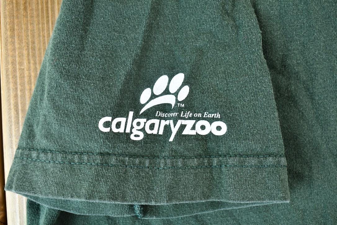 Vintage 1990s Calgary Zoo Realistic Black Bear Souvenir Graphic T-Shirt