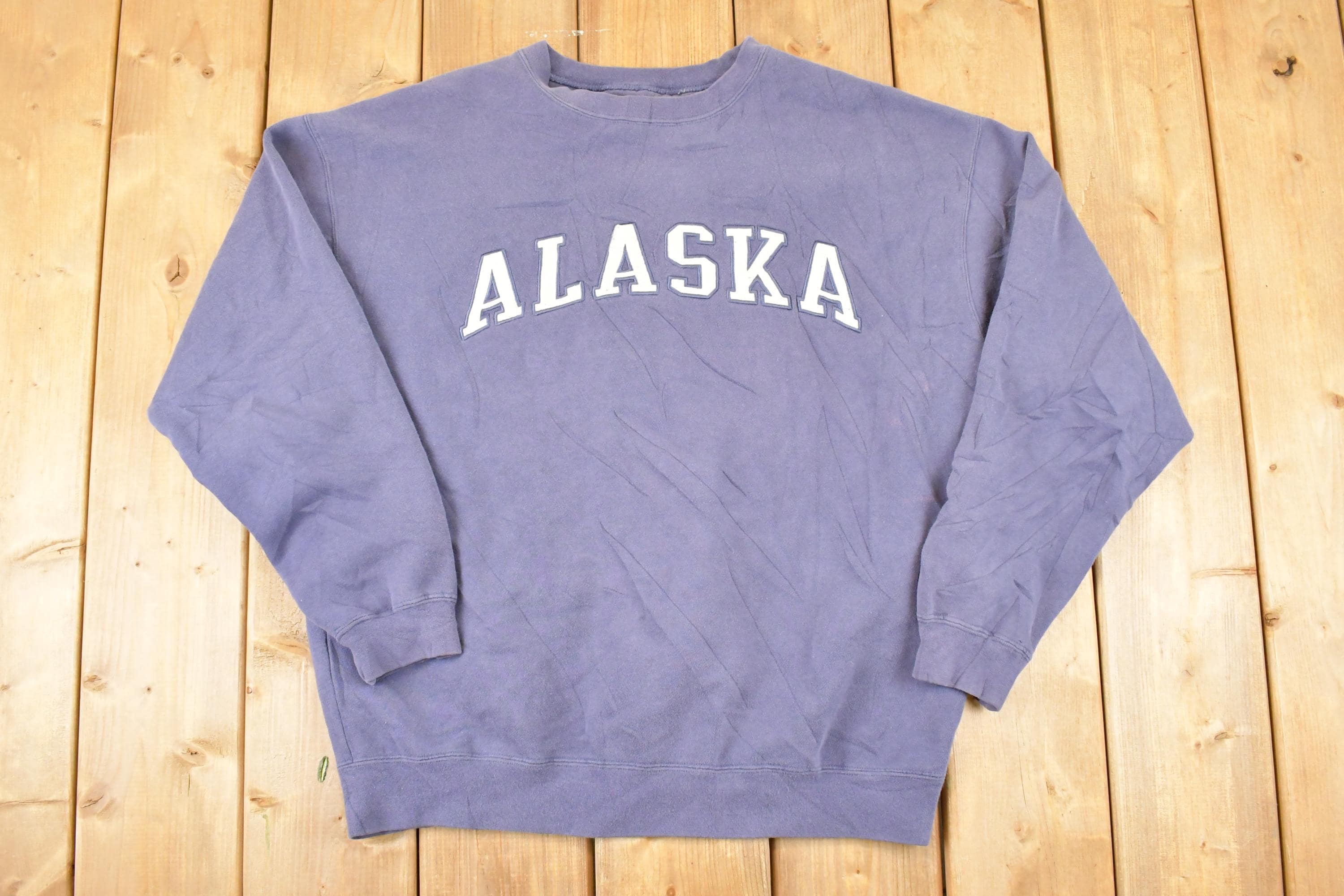 Vintage 1990s Fahrenheit Alaska Embroidered Crewneck Sweatshirt Mens L  90's Destination Sweater
