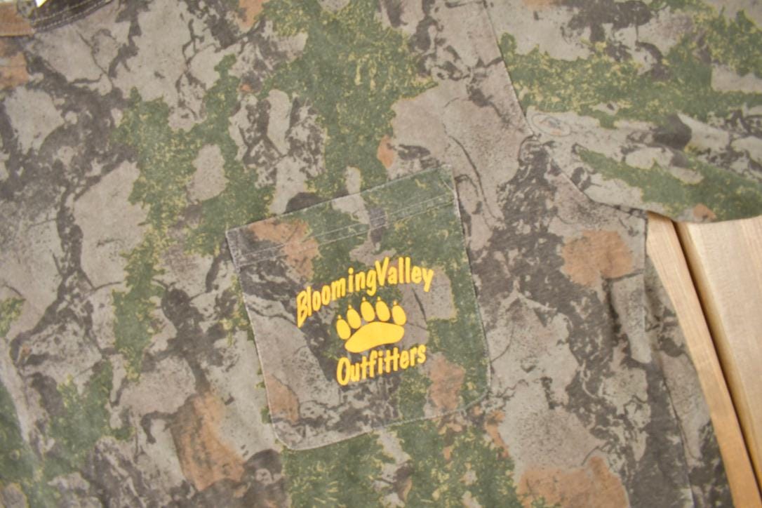 Vintage Y2K Blooming Valley Outfitters Tree Camo Graphic T Shirt Size XXL