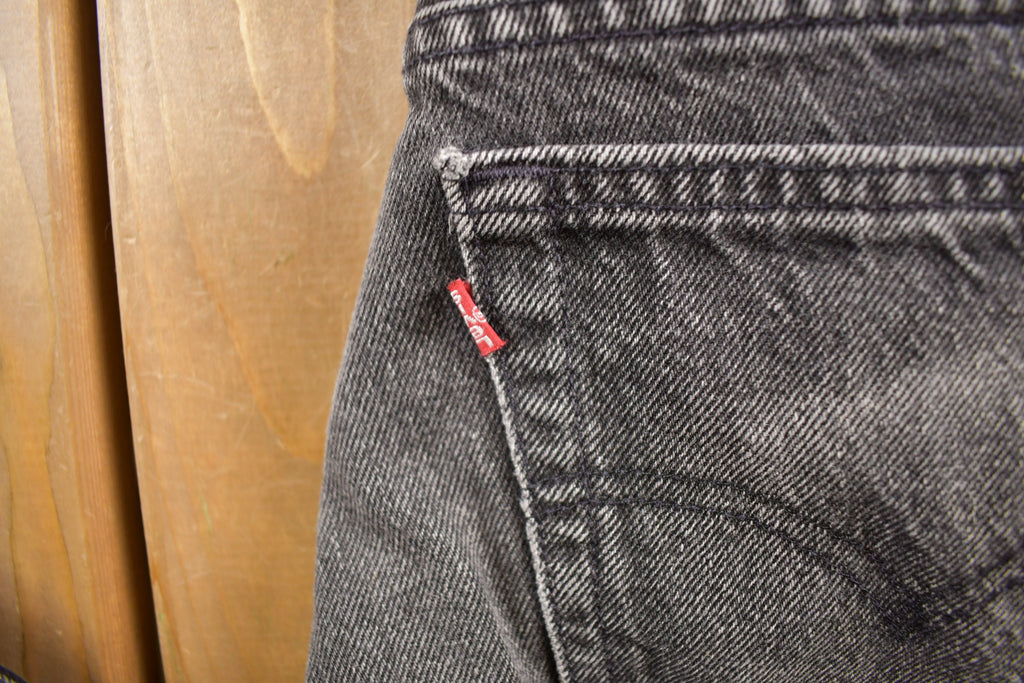 Vintage 1990s Levi's 550 Red Tab Denim Jeans Size 33 x 30