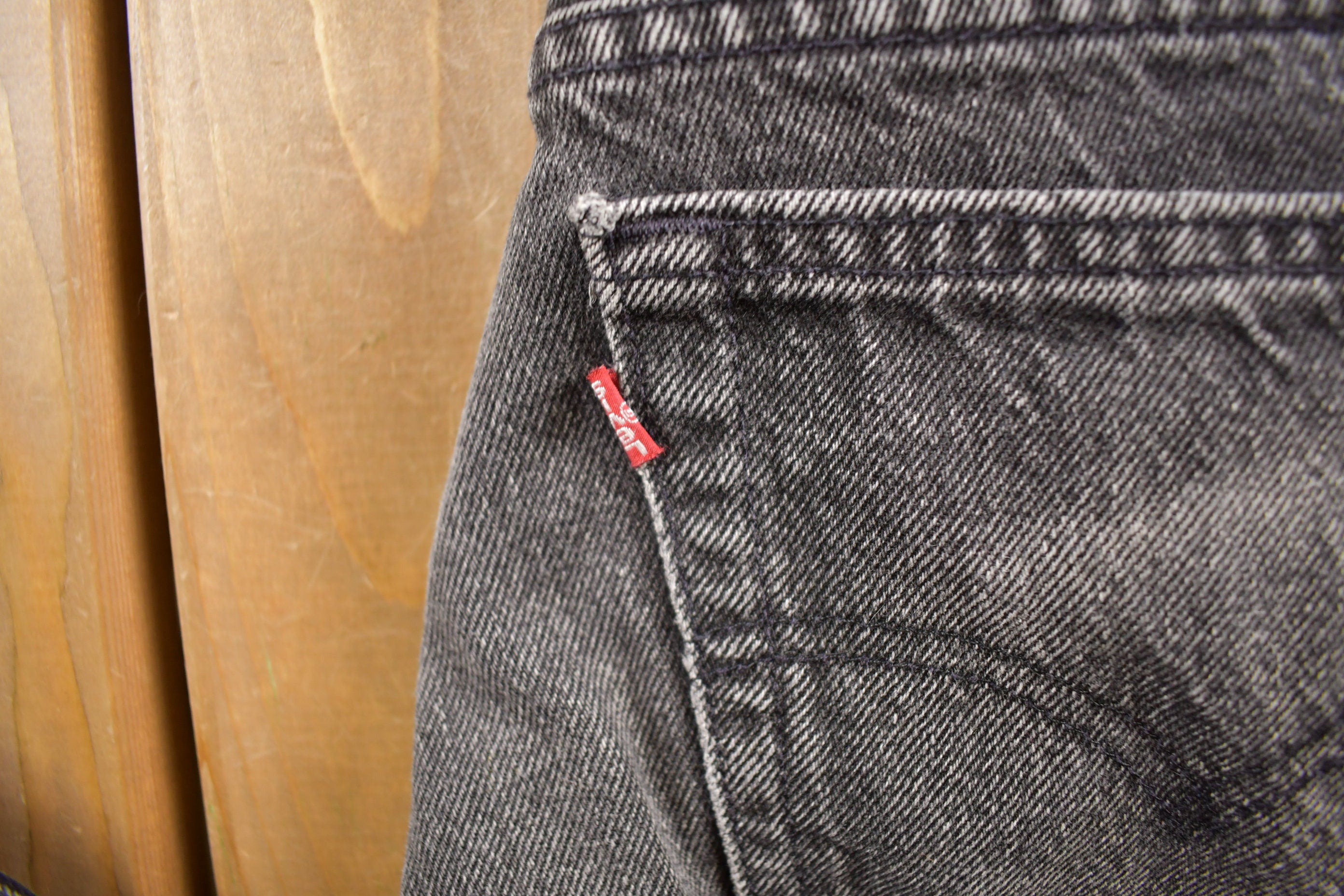 Vintage 1990s Levi's 550 Red Tab Denim Jeans Size 33 x 30