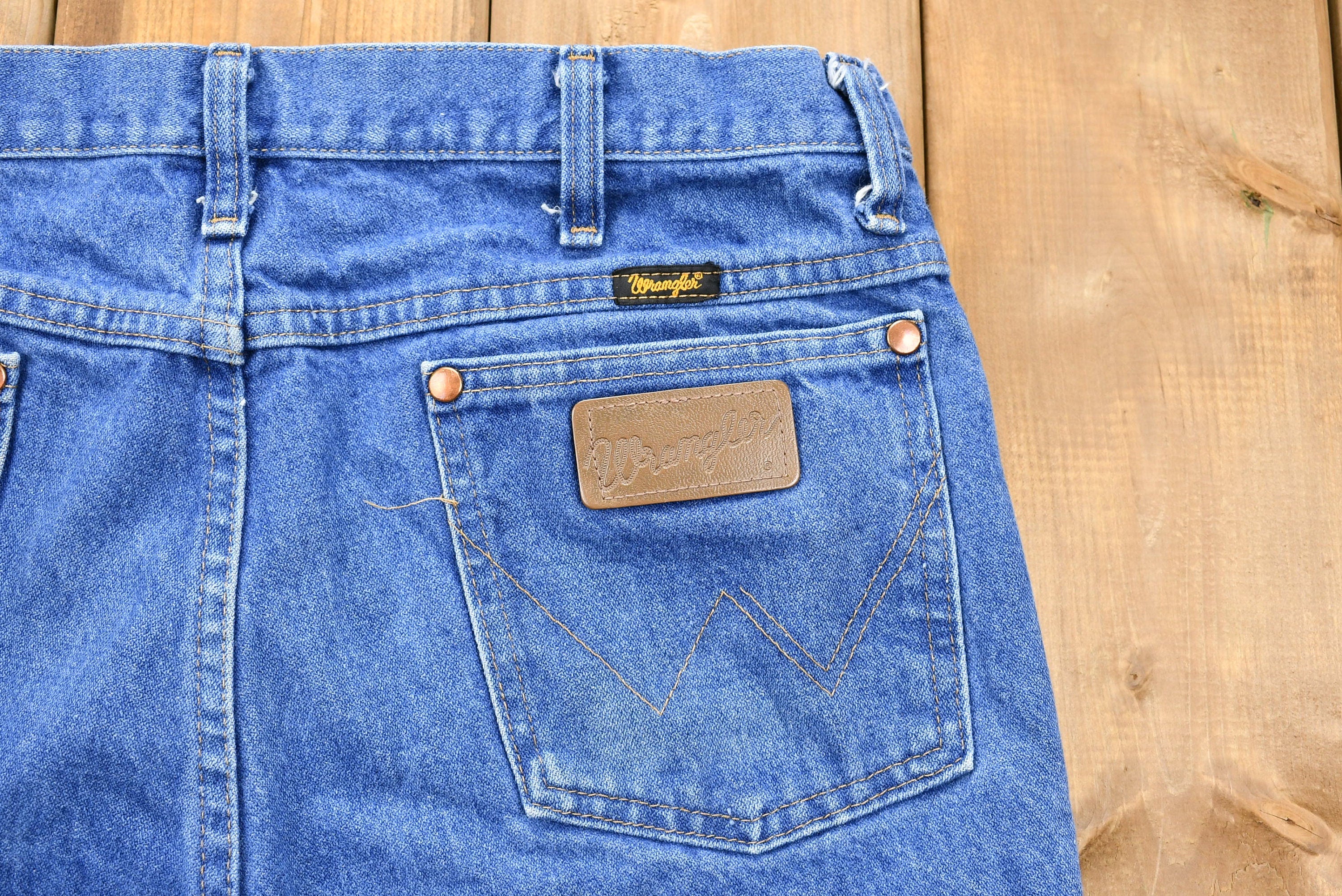 Vintage Early 1990s Wrangler Light Wash Relaxed Straight Leg Jeans
