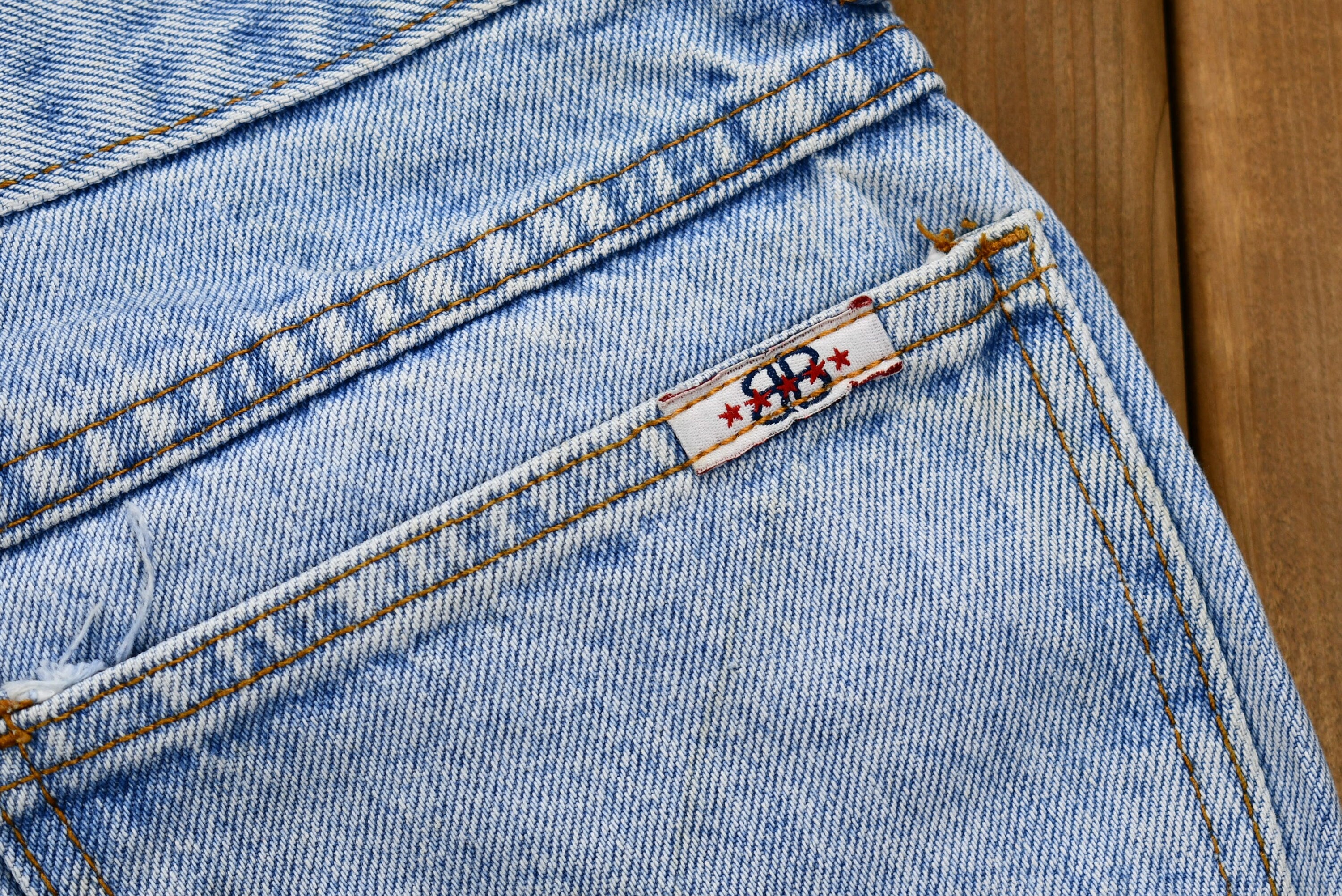 Vintage 1990s Bill Blass Light Wash High Rise Tapered Leg Jeans