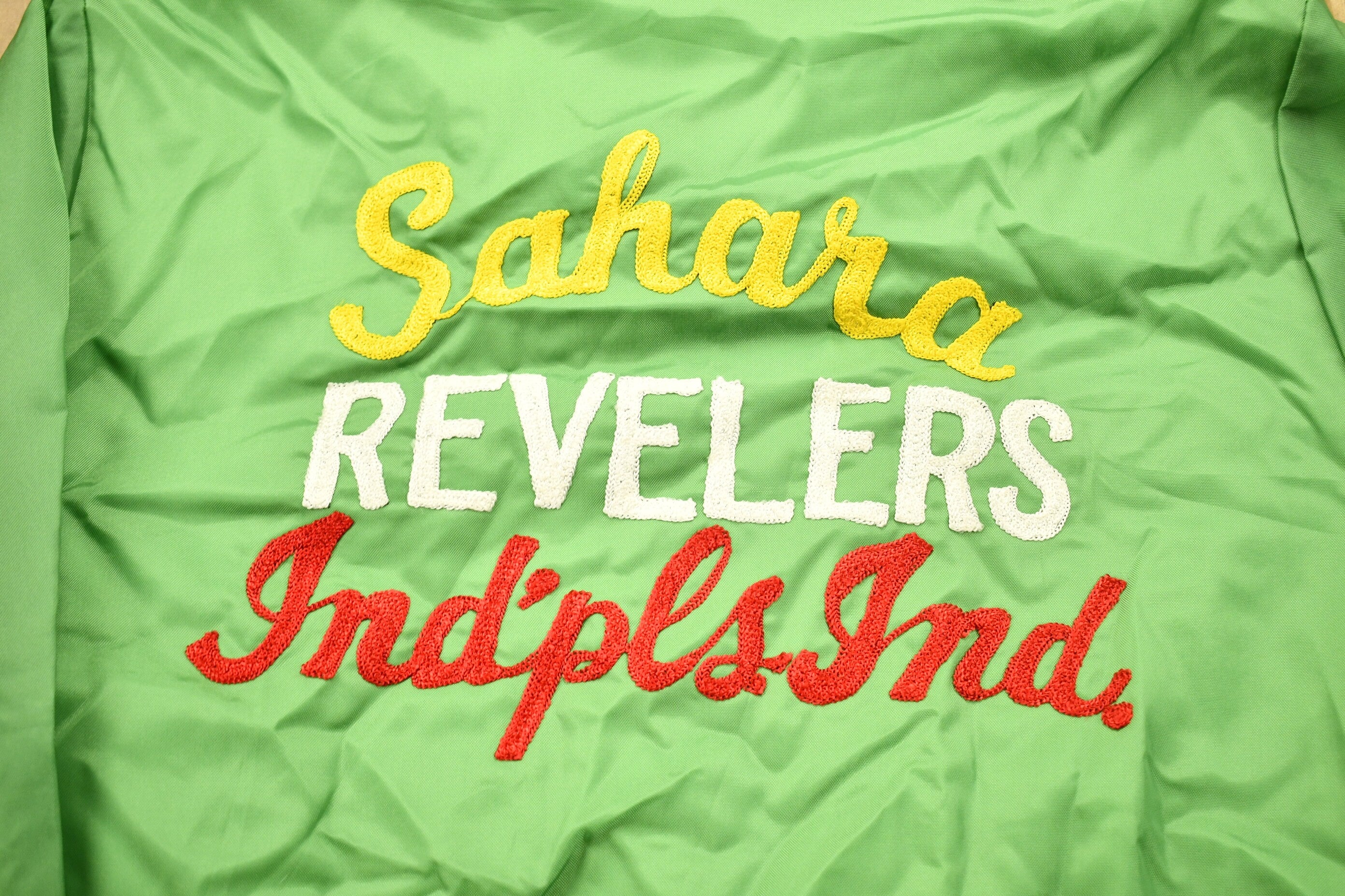 Vintage 1980s Sahara Revelers Chainstitched Windbreaker Jacket