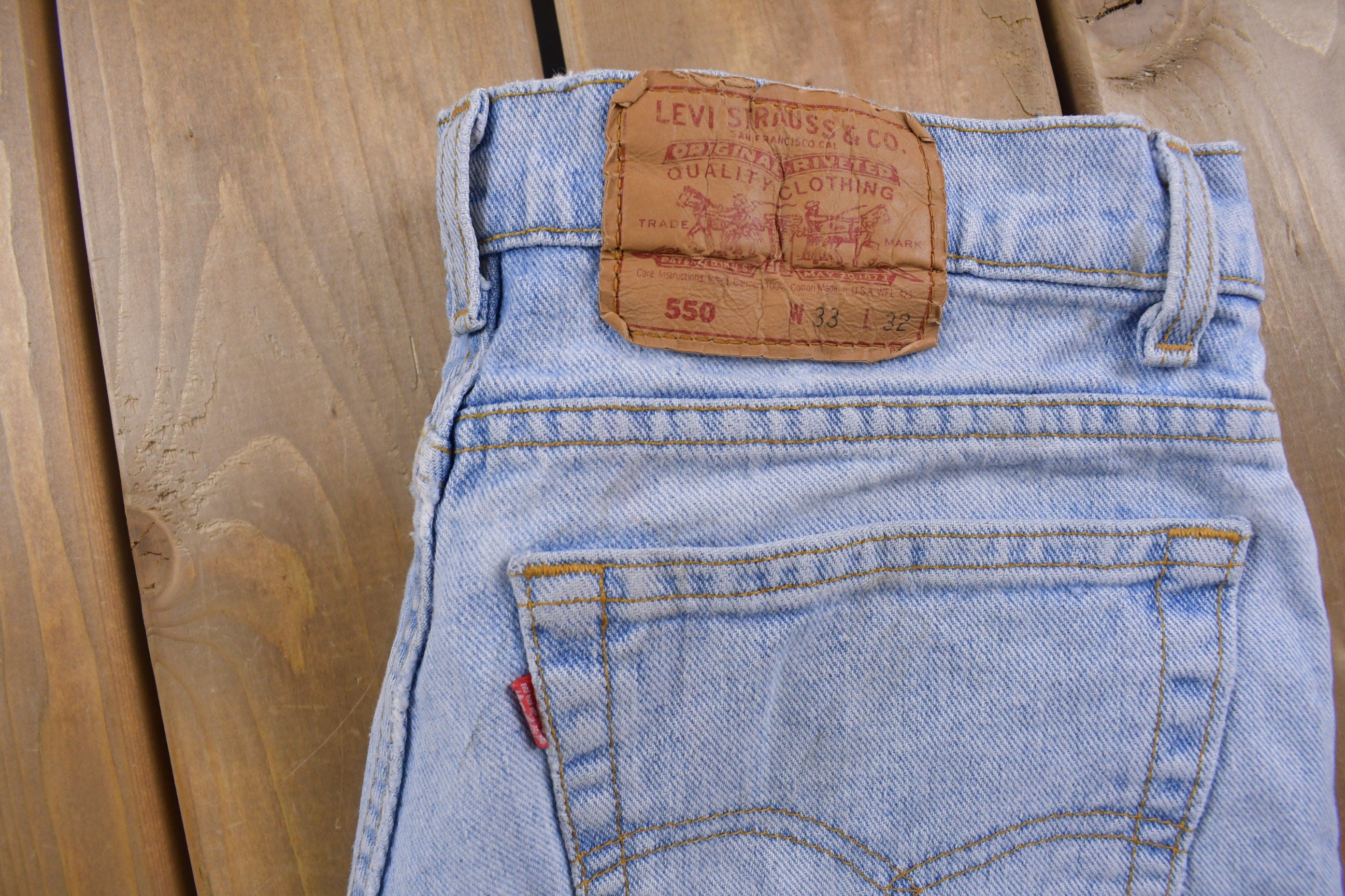 Vintage 1990s Levi's 550 Red Tab Jeans Size 32 x 31