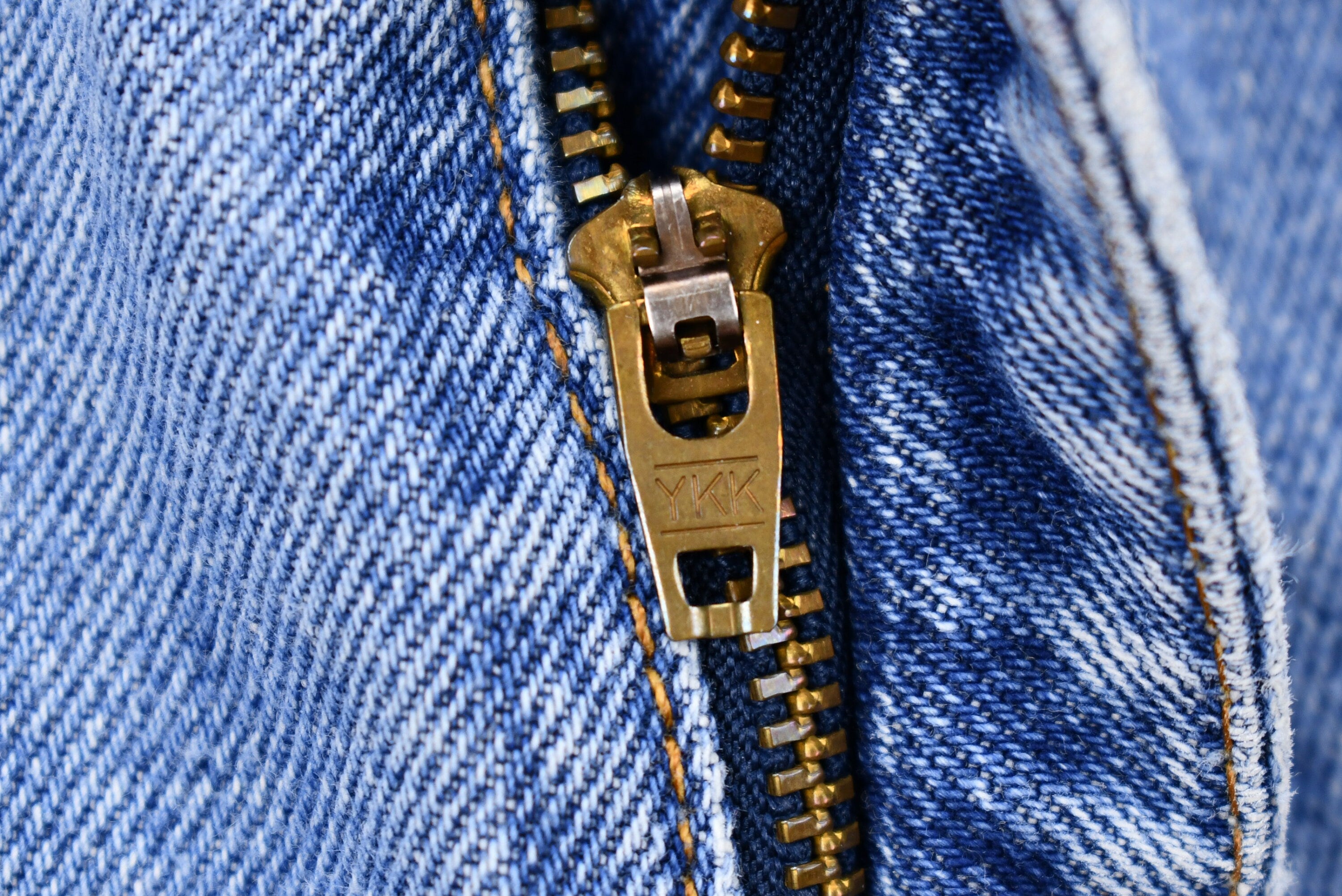 Vintage 1990s Levi's 560 Light Wash Loose Fit Tapered Leg Mom Jeans