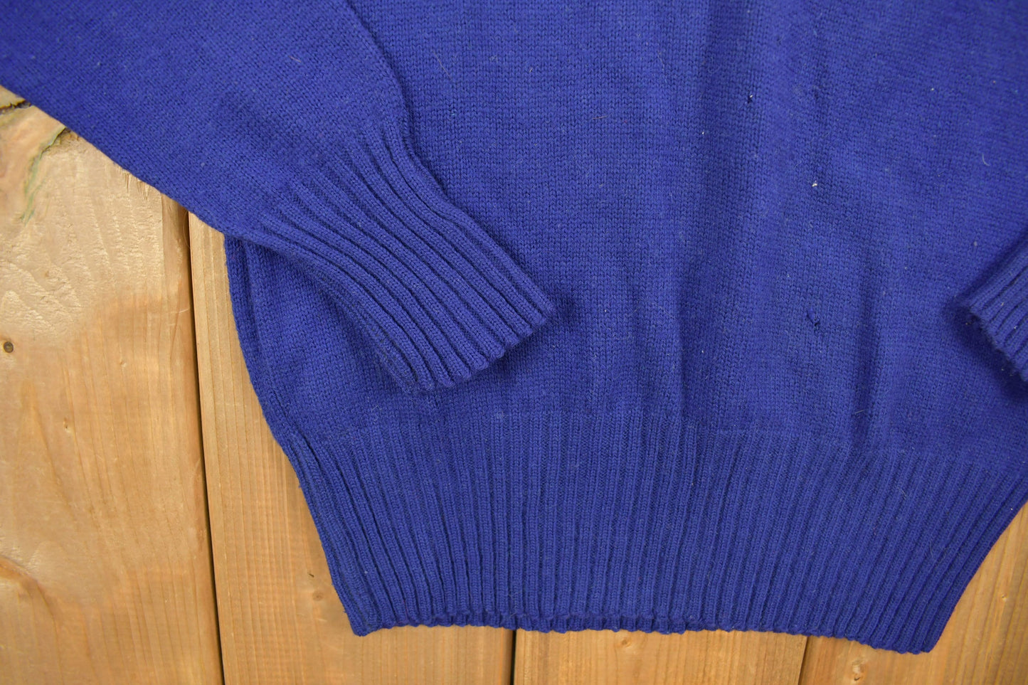 Vintage 1960s Blue Knitted V-Neck Sweater / 90s Jumper / 60s Knit / Outdoor & Wilderness / Pullover Sweatshirt / Sportswear