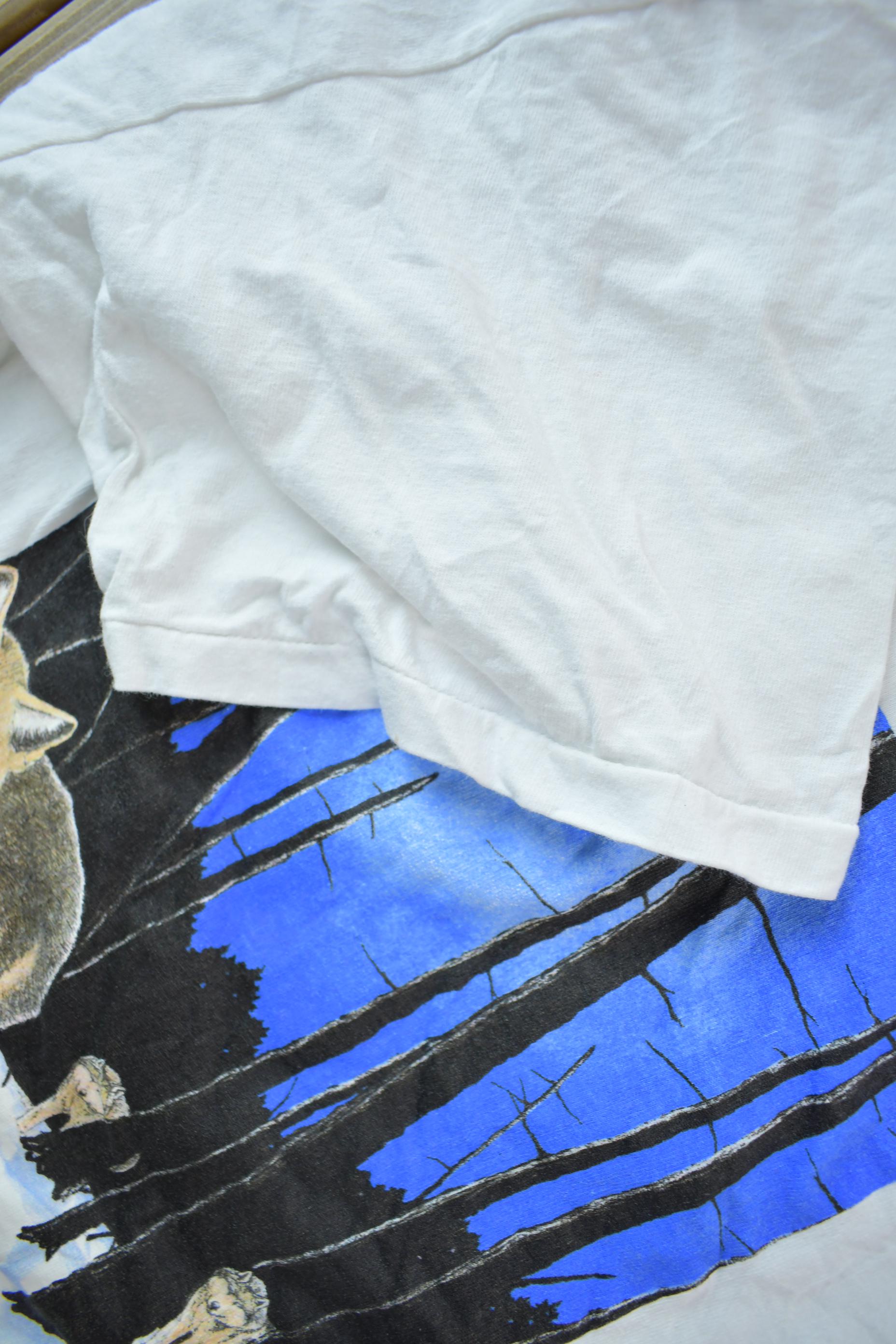 Vintage 1995 Wild Earth Wolf Theme Graphic T-Shirt