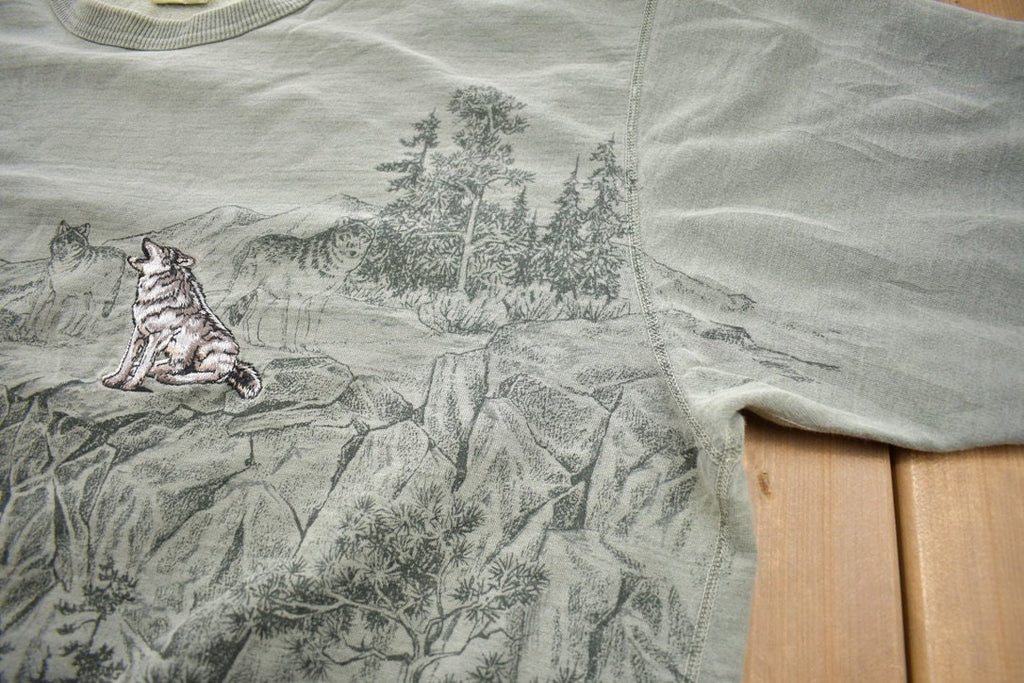Vintage 1990s Embroidered Wolf All Over Print Crewneck Sweatshirt