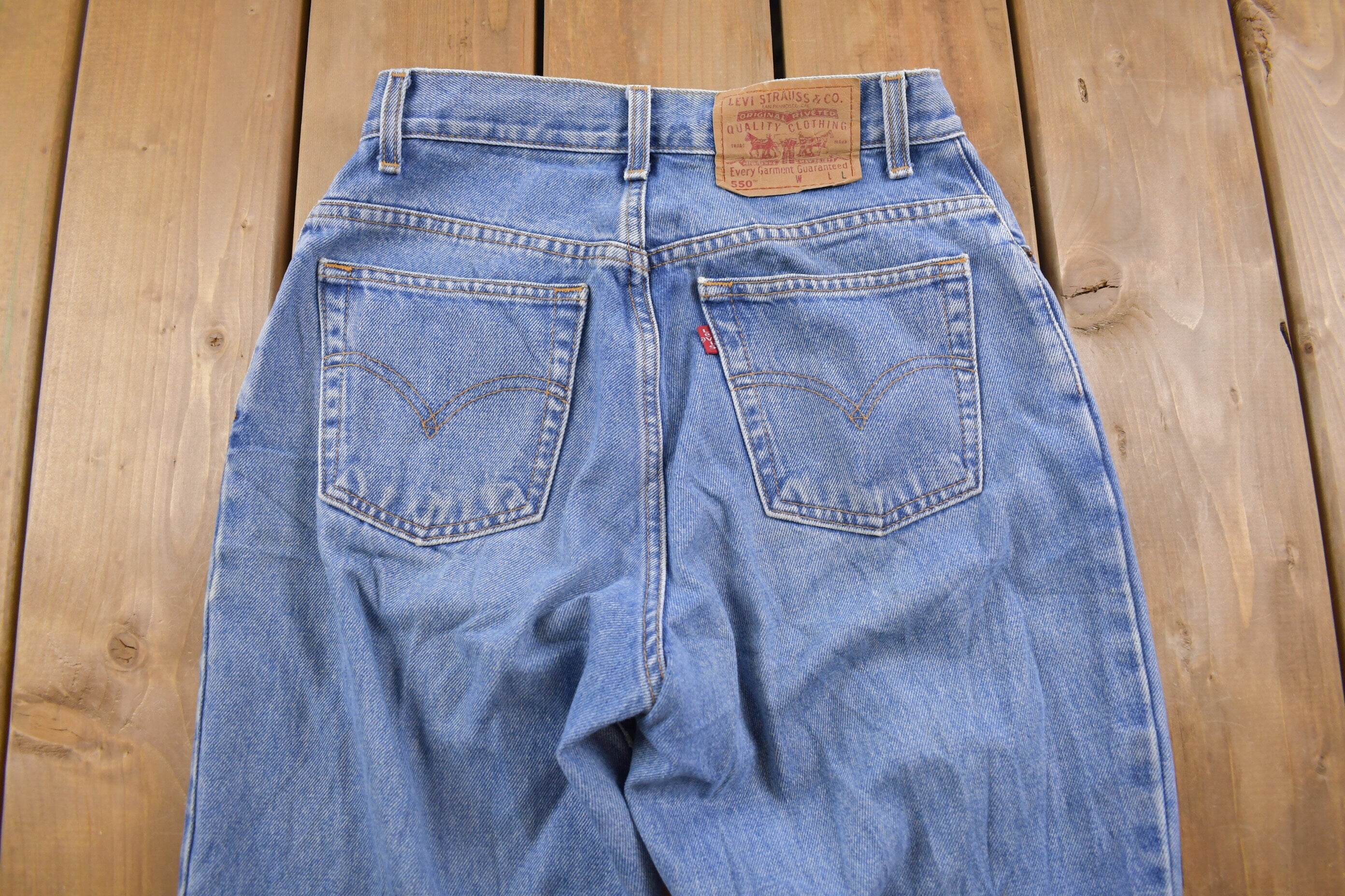 Vintage 1990s Levi's 550 Red Tab Jeans Size 26 x 33