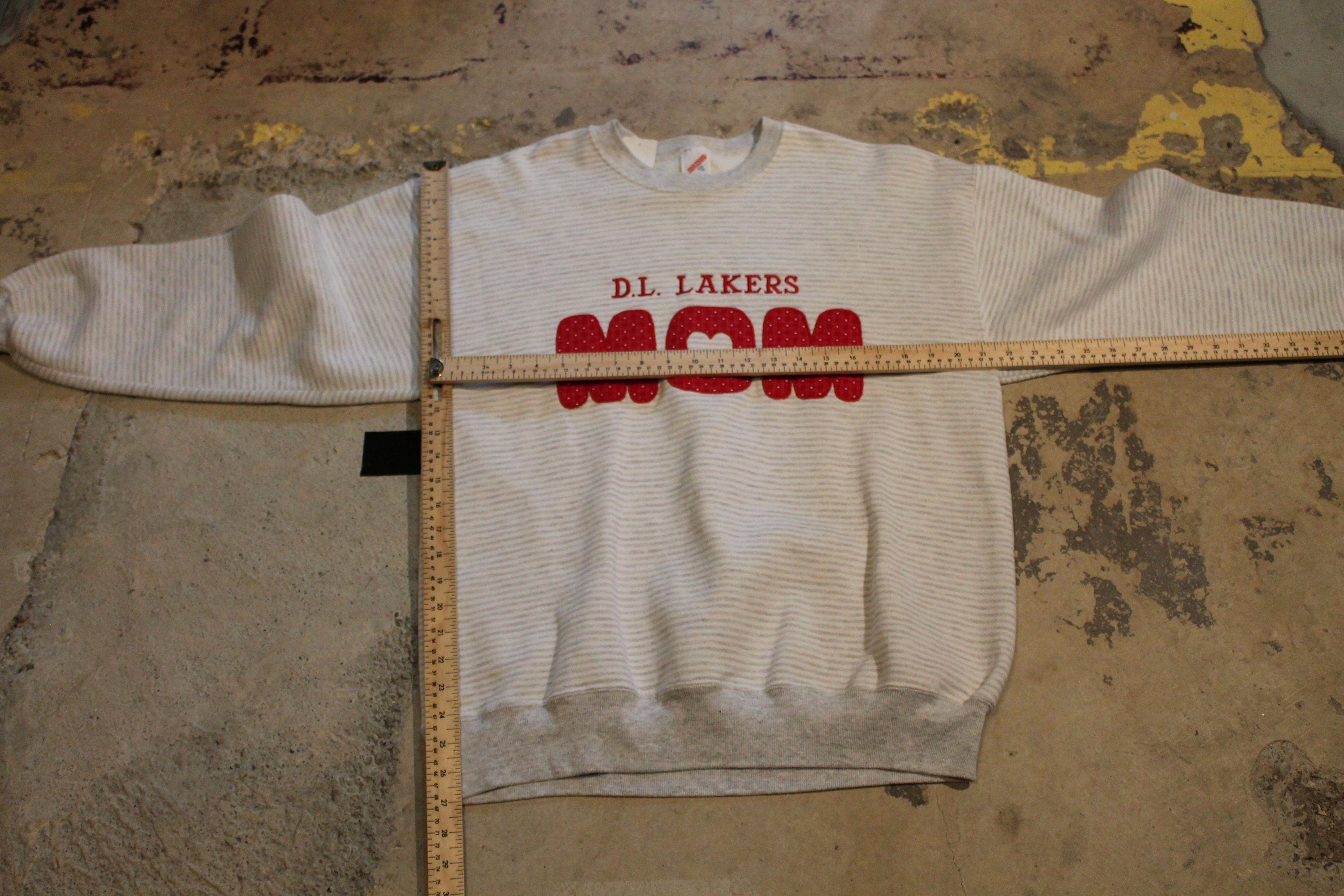 Vintage 1990s D.L Lakers Mom Crewneck Sweater