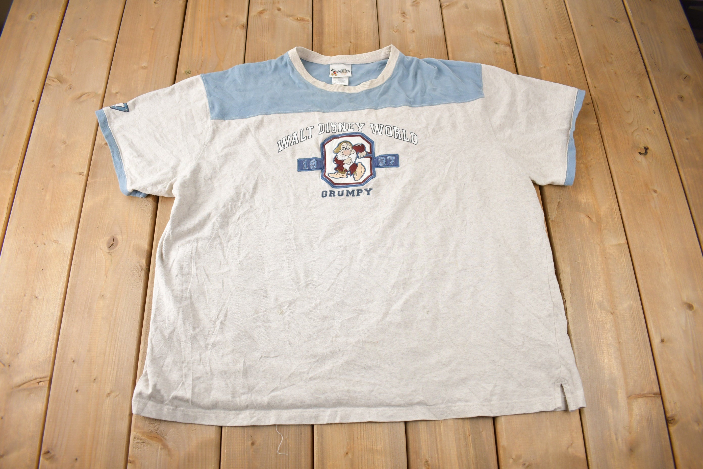 Vintage 1990s Walt Disney World Grumpy Embroidered Graphic T-Shirt