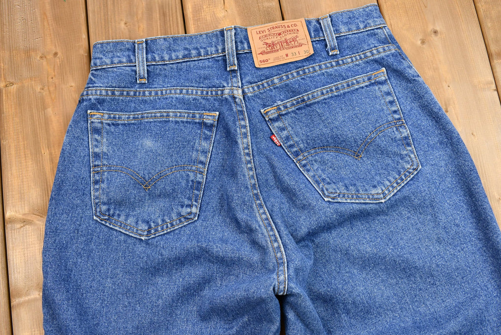 Vintage 1990s Levi's 560 Medium Wash Loose Fit Tapered Leg Mom Jeans