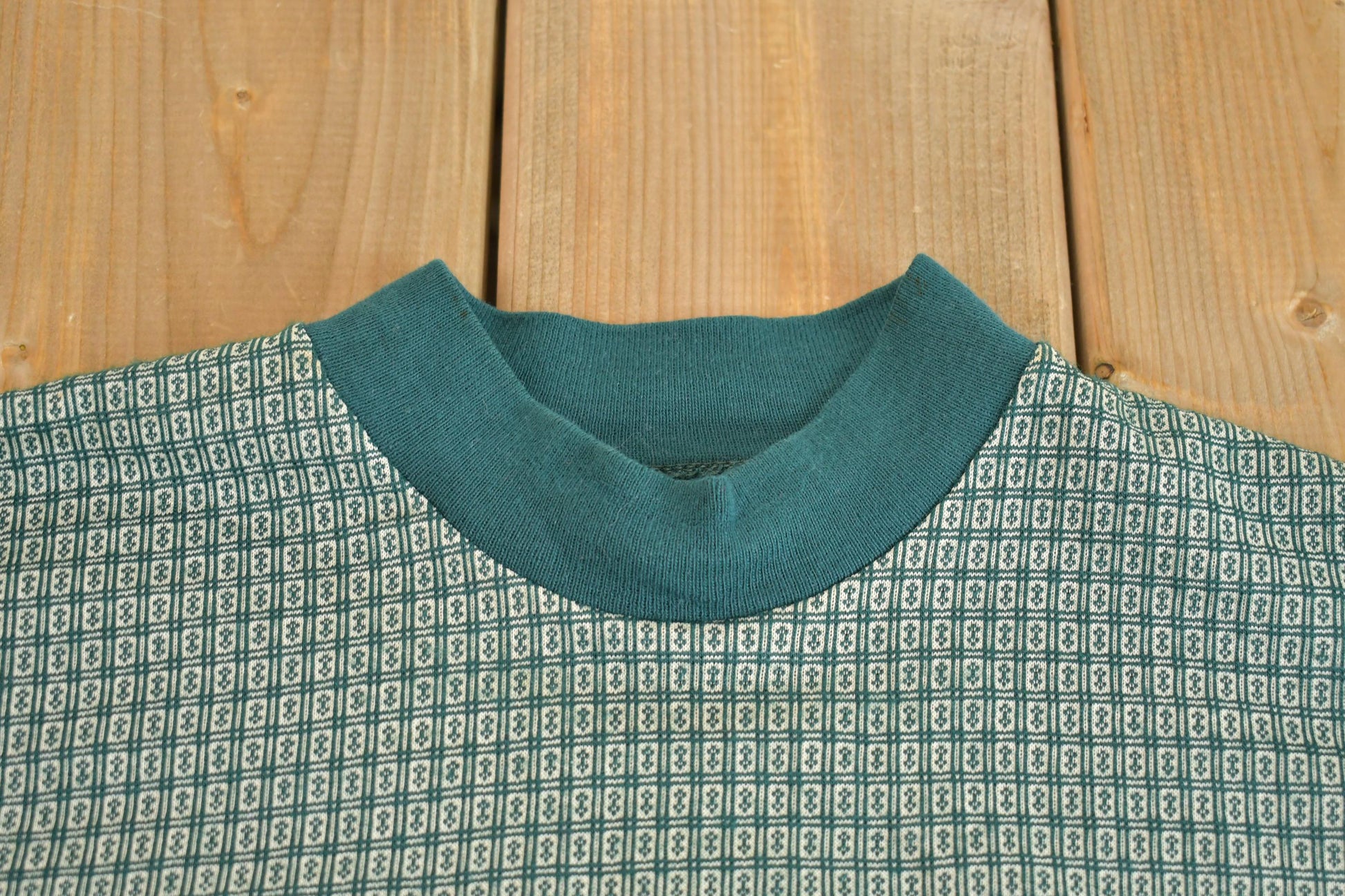 True Vintage 1990s DALE Thick Collard Patterned T-Shirt