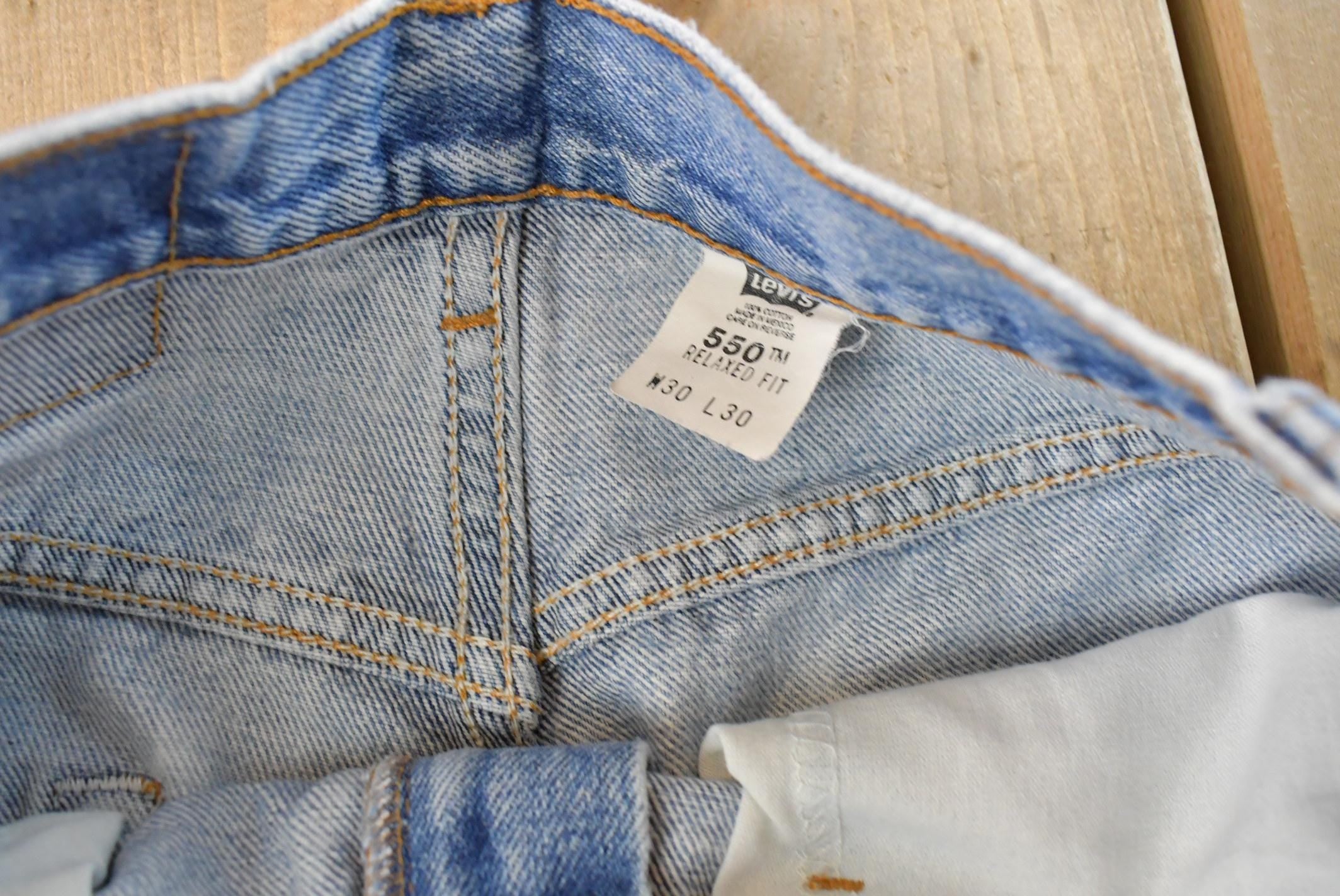 Vintage 1990s Levi's 550 Relaxed Fit Distressed Denim Jeans Men's 28 x 29 / 90s Levi's / Streetwear