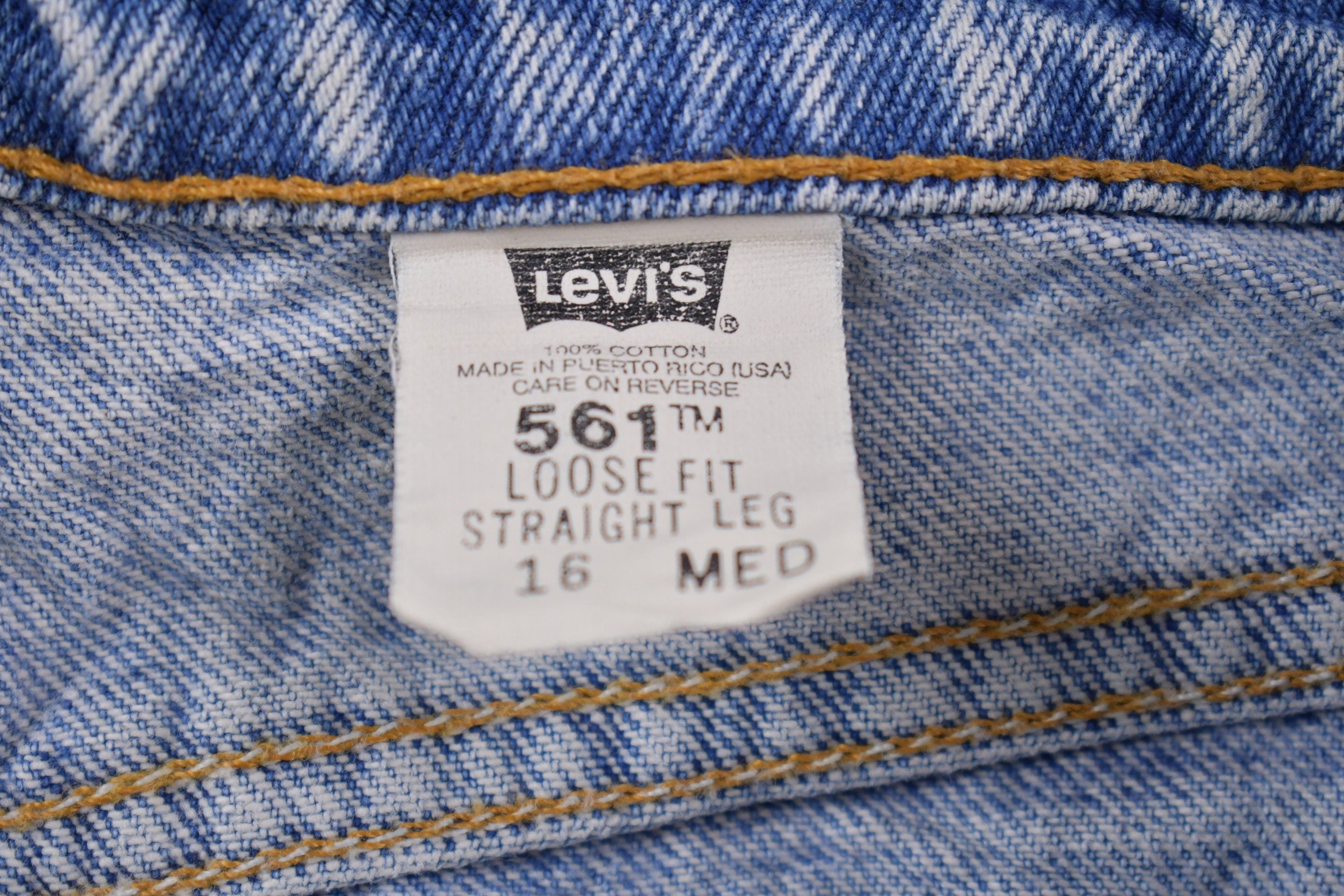 Vintage 1990s Levi's 561 Red Tab Jeans Size 32 x 31
