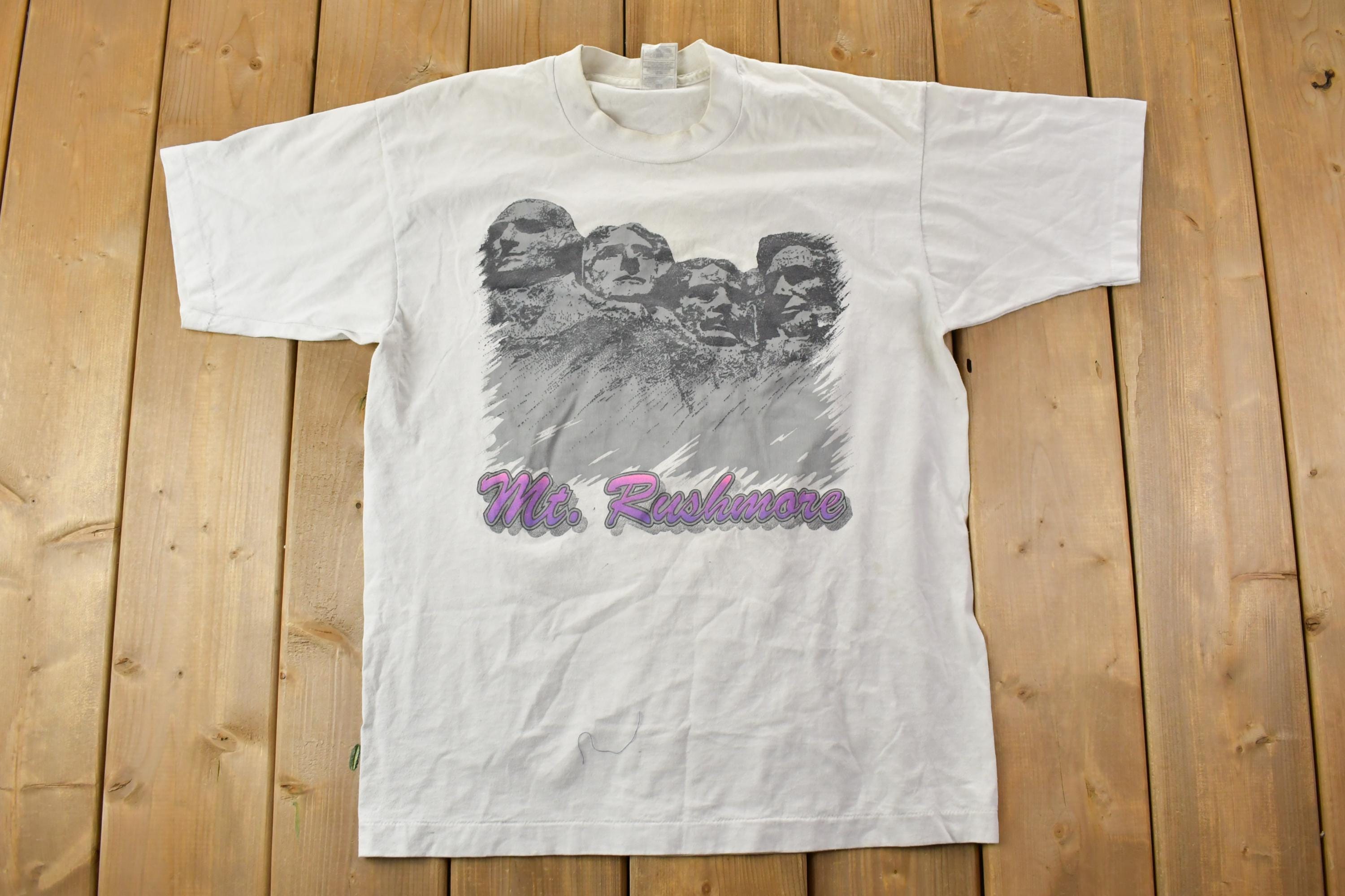 Vintage 1990s Mt Rushmore Souvenir T-Shirt