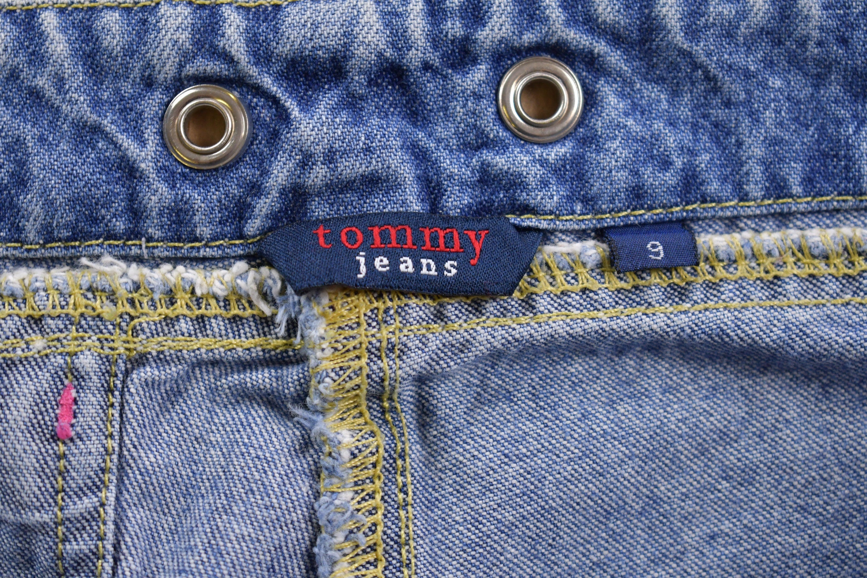 Vintage 1990s Tommy Hilfiger Jean Shorts Size 30 x 3  1990s Shorts  Streetwear Fashion  Bottoms  Medium Wash  True Vintage Jorts