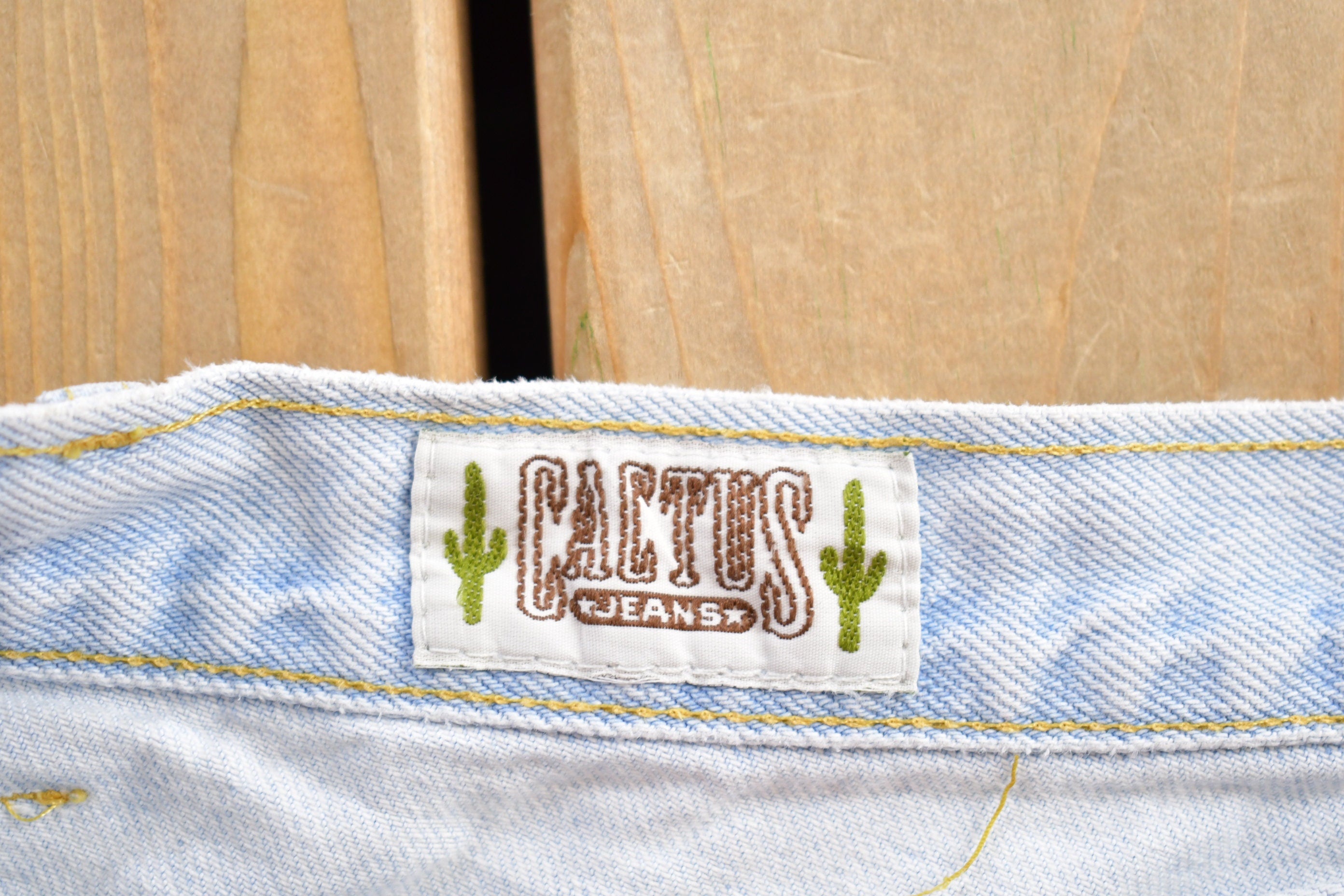 Vintage 1990s Cactus Jeans Womens Denim Shorts Size 32 x 7.5