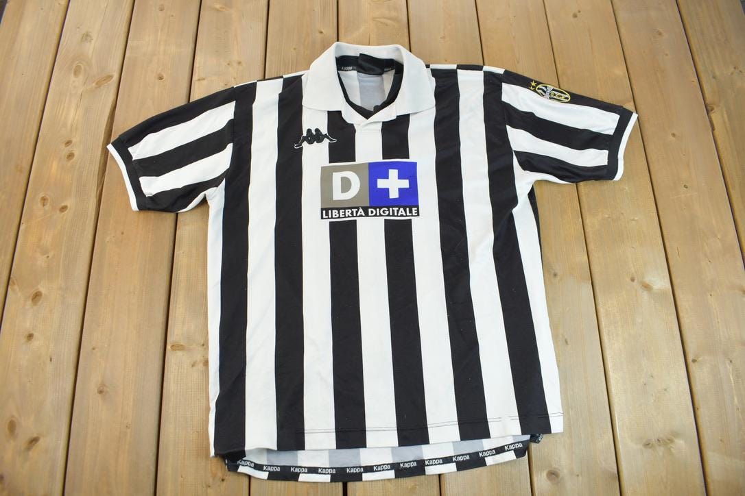 Vintage 1999 Kappa Juventus Home Soccer Jersey