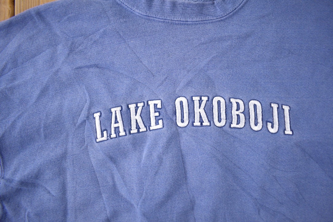 Vintage 1990s Lake Okoboji Embroidered Souvenir Crewneck Sweatshirt made In USA