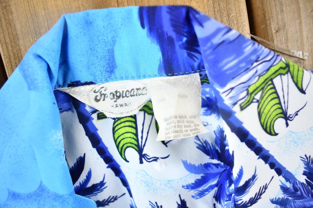 Vintage 1980s Tropicana Hawaii Beach Theme Button Up Shirt