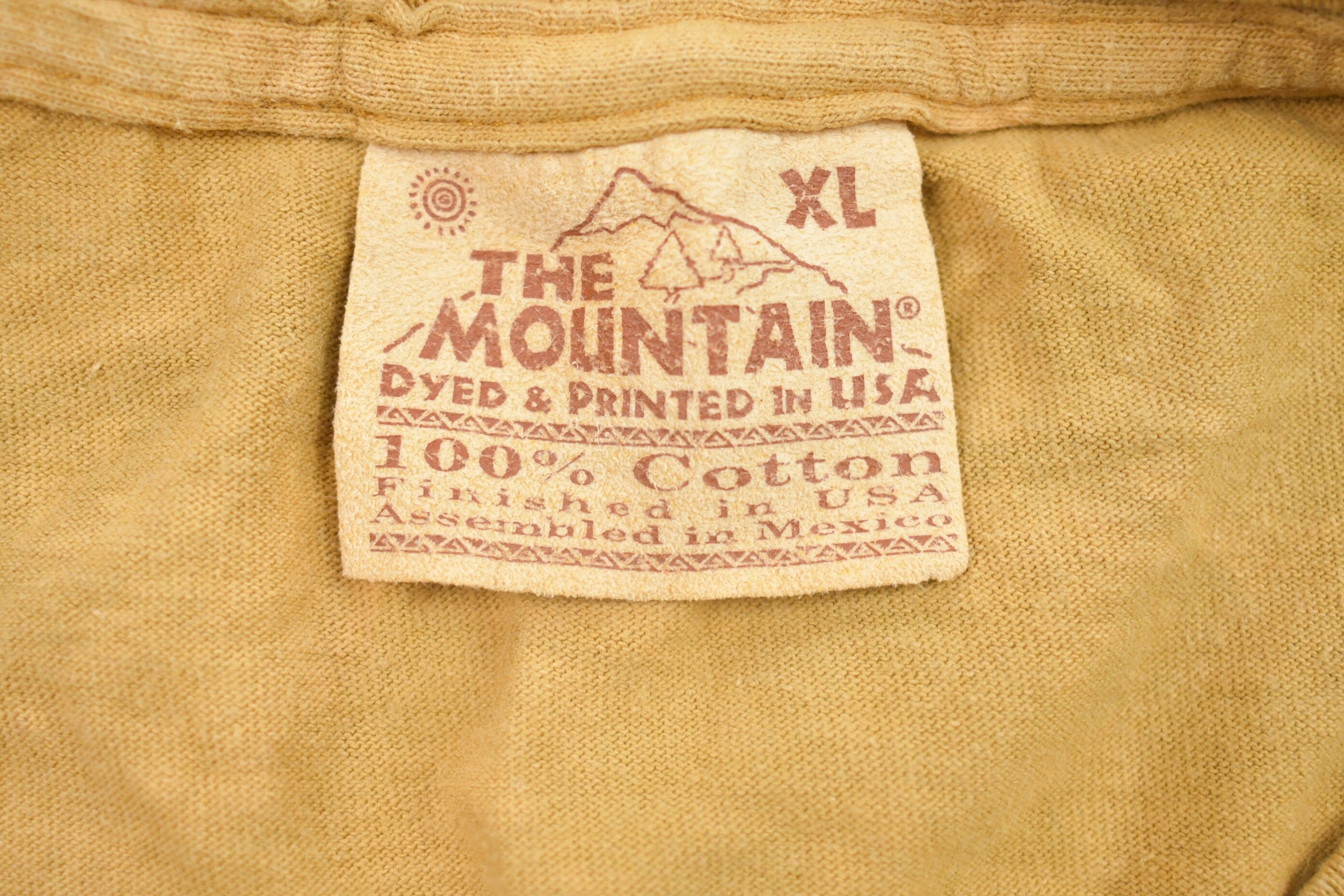 Vintage 1997 Mountain Lion Graphic T Shirt