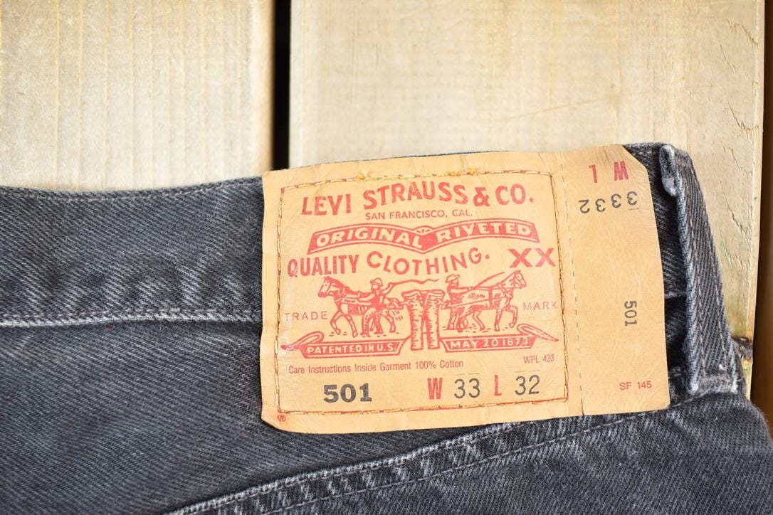 Vintage 1990s Levi Strauss 501 Red Tab Button Fly Denim Jeans Size 33 x 32