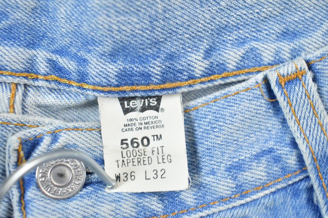Vintage 1990s Levi's 560 Red Tab Denim Jeans Size 36 x 29 / Blue / Light Wash / Vintage Denim / Made In USA / 90s Levi's / Tapered
