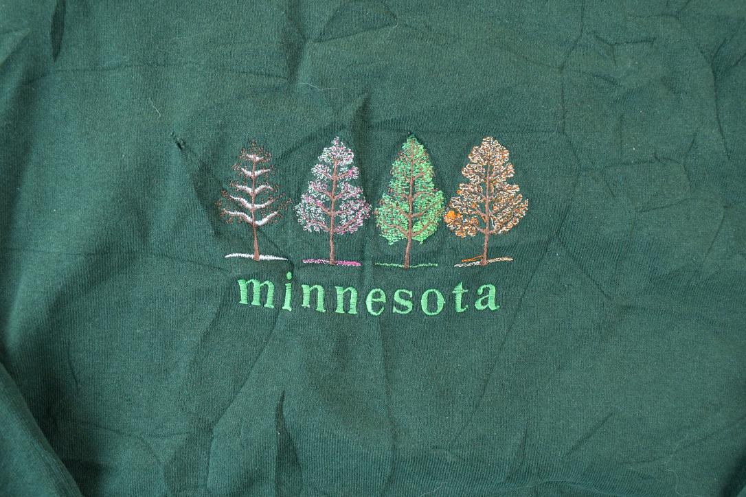 Vintage 1990s Minnesota Embroidered Pines Crewneck Sweatshirt