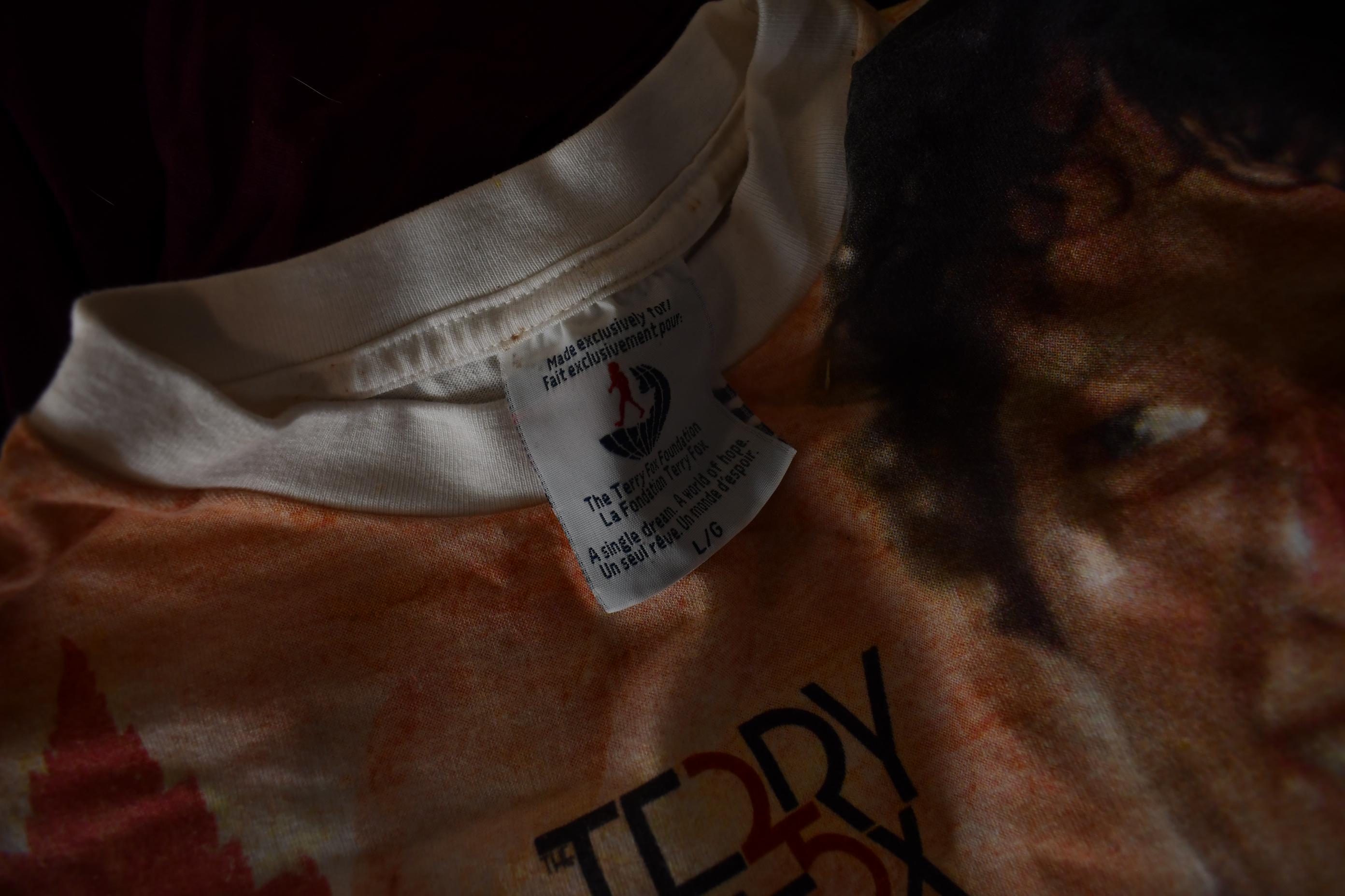 Vintage 2005 Terry Fox Marathon Of Hope All Over Print Graphic T Shirt