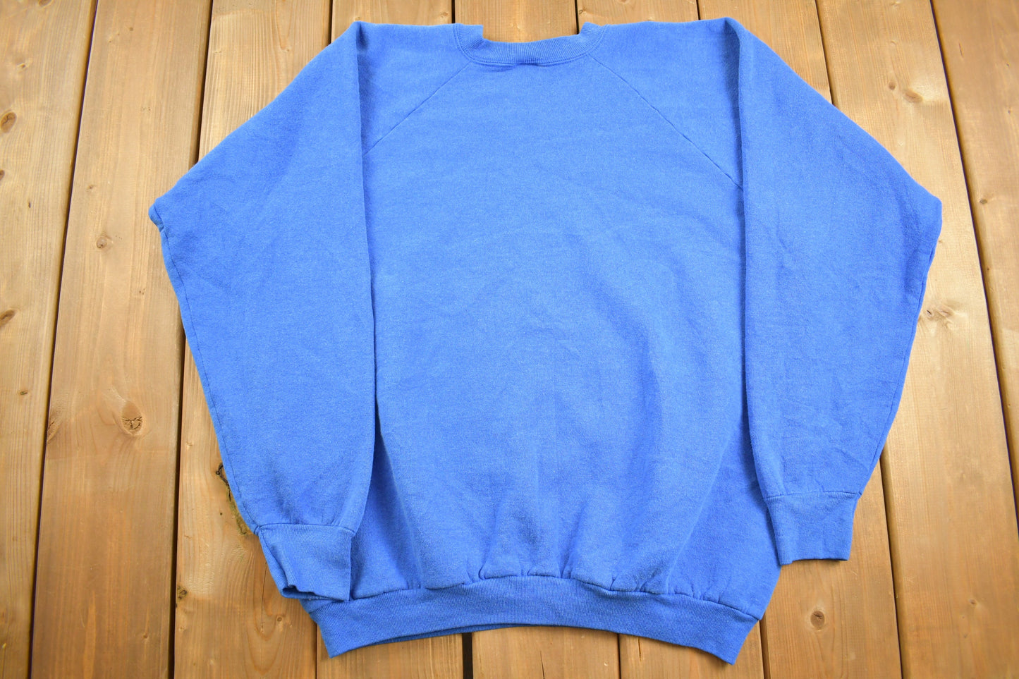 Vintage 1980s Fruit Of The Loom Blank Blue Raglan Crewneck Sweatshirt / 80s Crewneck / Made In USA / Athleisure / Streetwear / 80s Blank