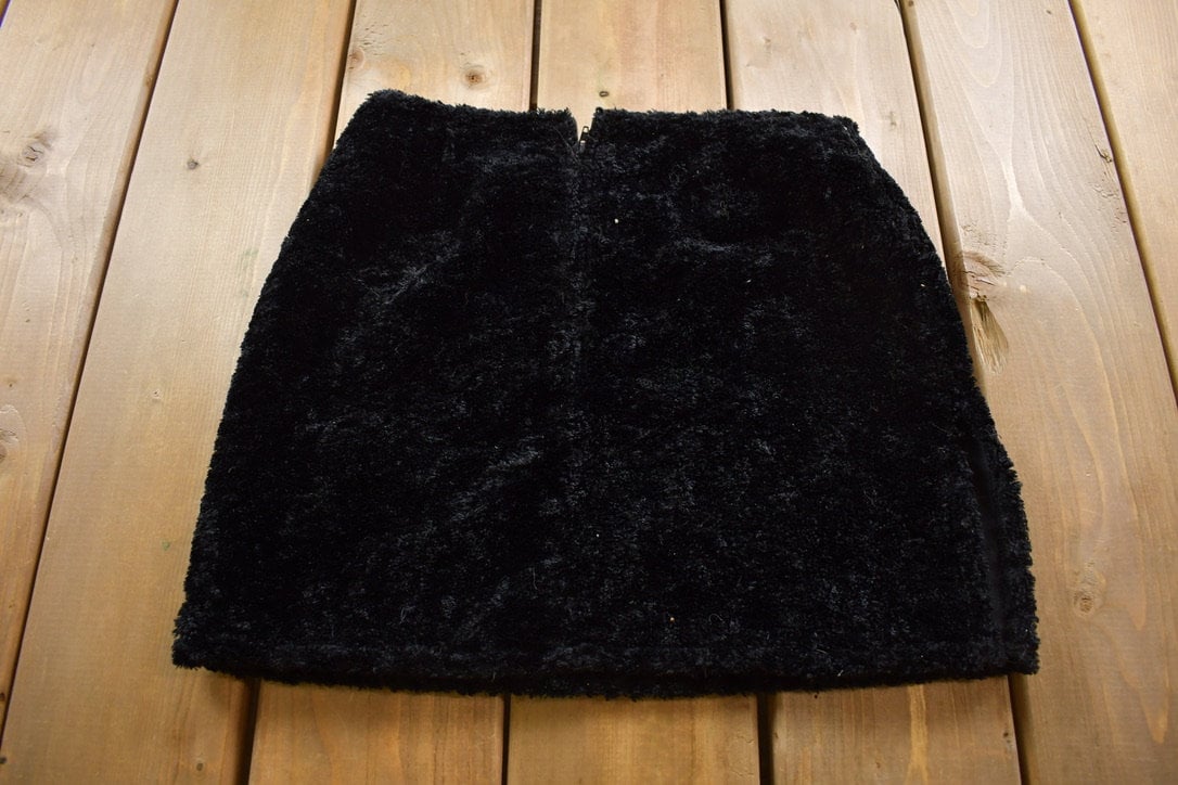 True Vintage 1990s Shank Short Skirt Size 28 x 14