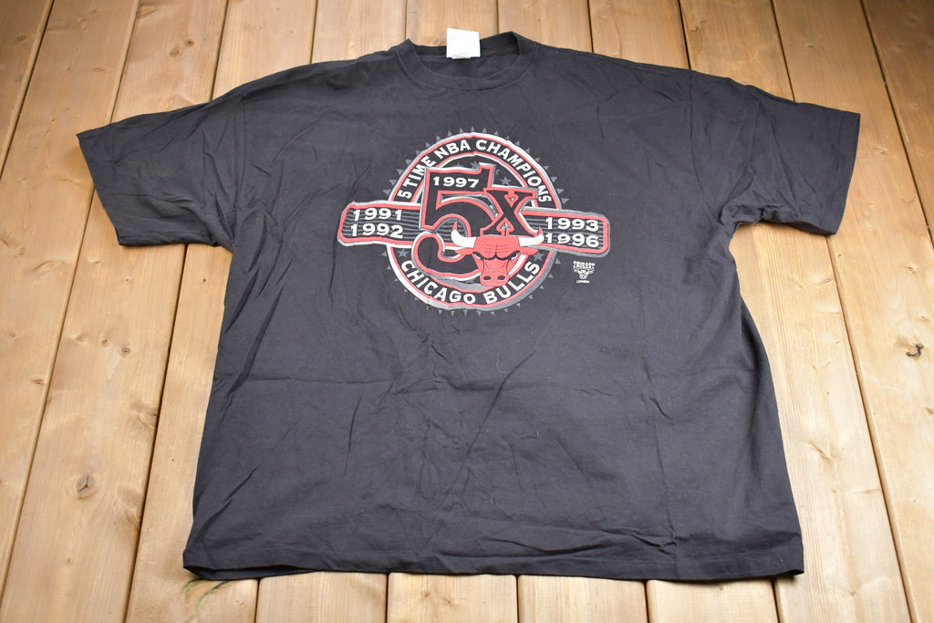 Vintage 1997 Chicago Bulls 5-Peat Logo Athletic Graphic T-Shirt