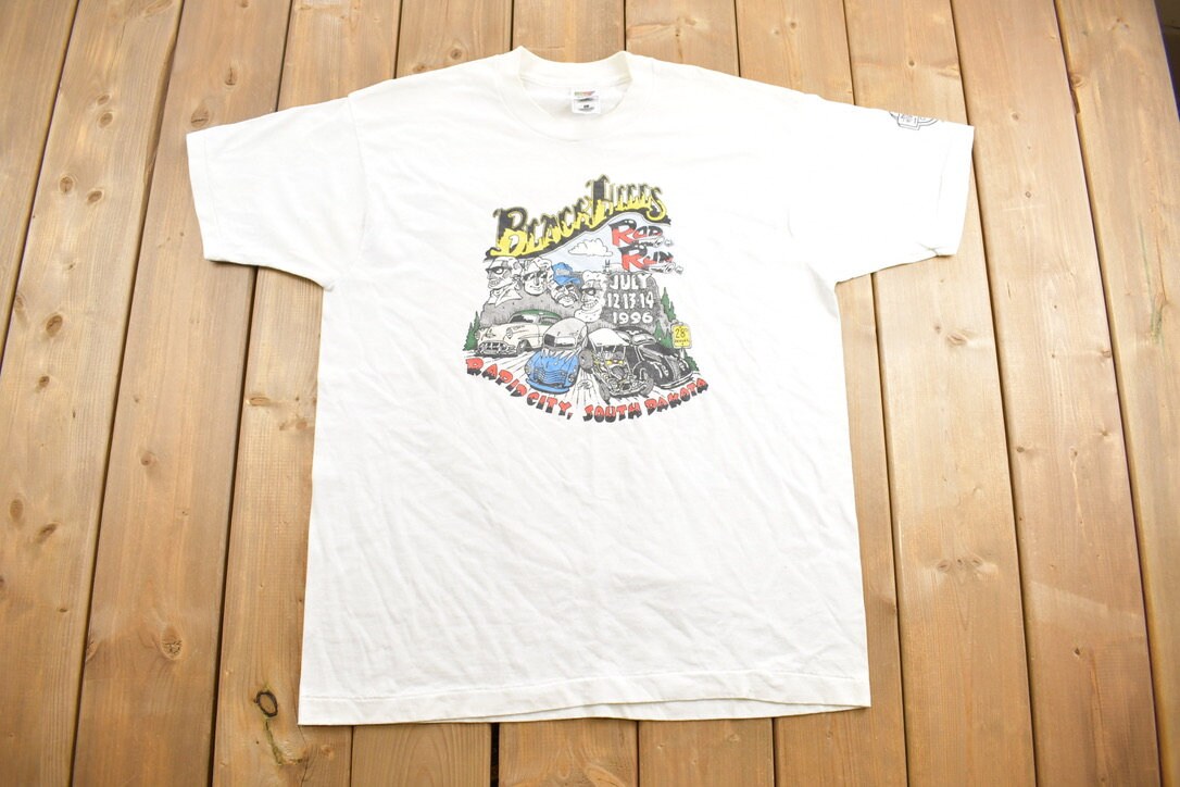 Vintage 1990s 'Black Hills' Rapid City South Dakota Souvenir T Shirt