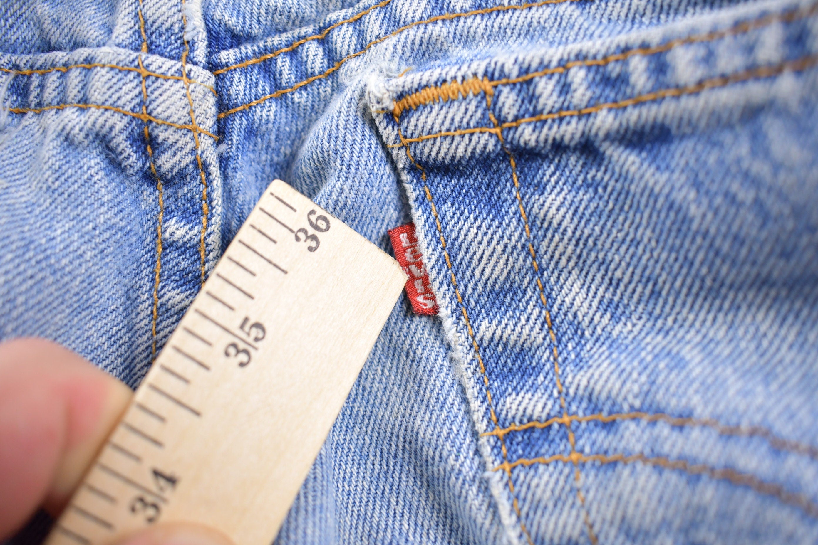 Vintage 1990s Levi 560s Red Tab Jeans Size 32 x 30