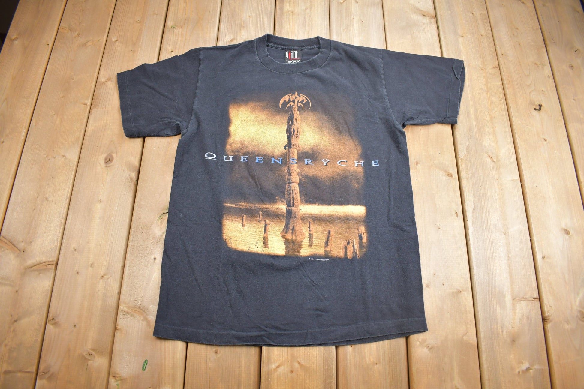 Vintage 1995 Queensrÿche Promised Land Tour Band T-shirt