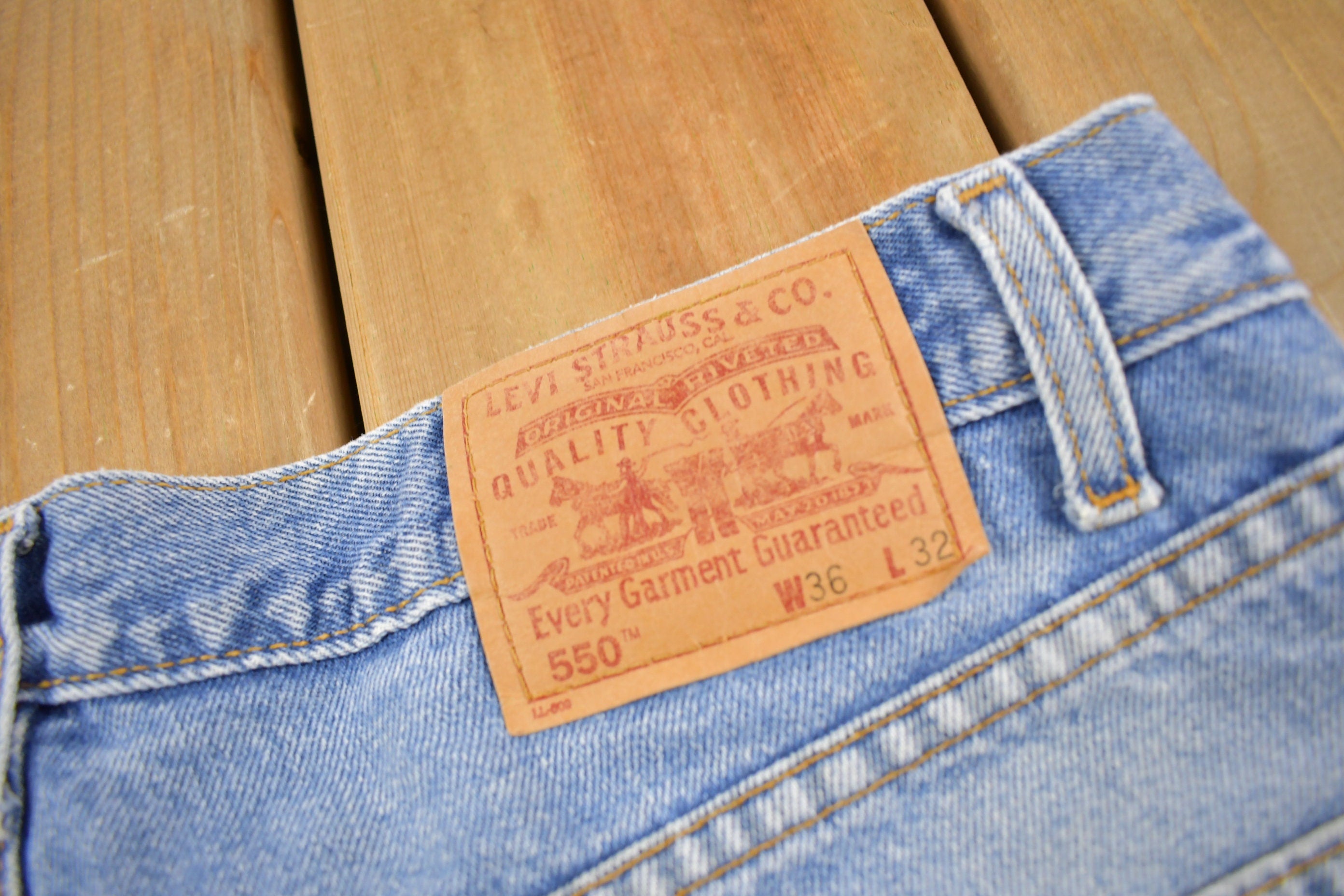 Vintage 1990s Levi's 550 Relaxed Fit Light Wash Jeans Size 34 x 30