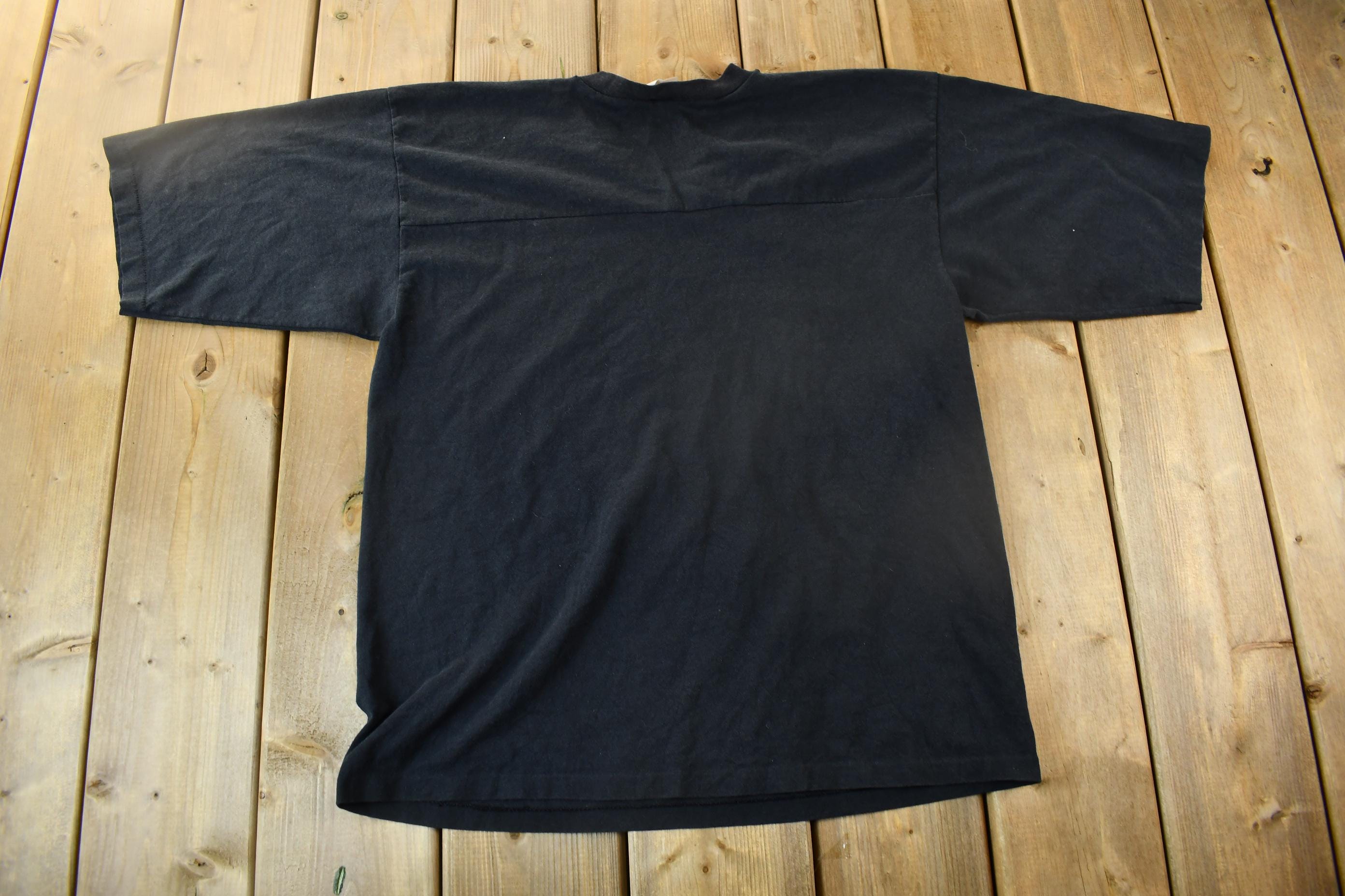 Vintage 1993 Philadelphia Flyers NHL Graphic T-Shirt