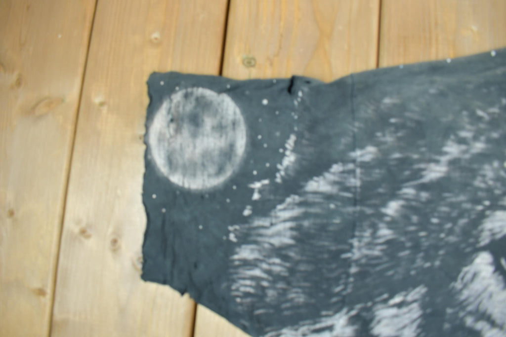 Vintage 1995 Grey Wolf Theme All Over Print Liquid Blue Graphic T-Shirt