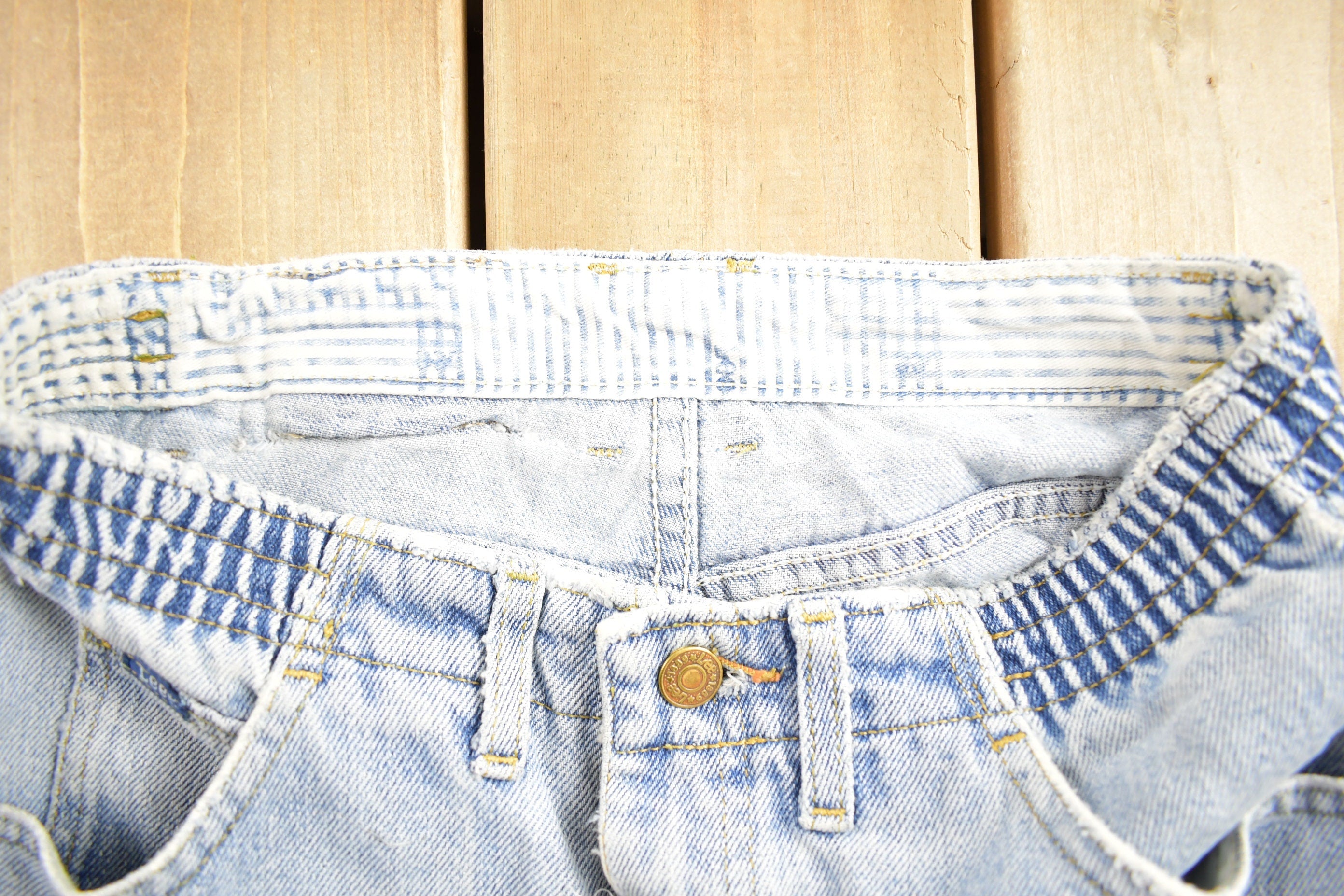 Vintage 1990s Lee Light Wash Denim Jeans 29 - 31 x 26.5 / Vintage Denim / Distressed Jeans / Streetwear Fashion / Vintage Pants