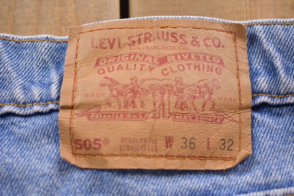Vintage 1990s Levi's 505 Red Tab Denim Jeans Size 34 x 31