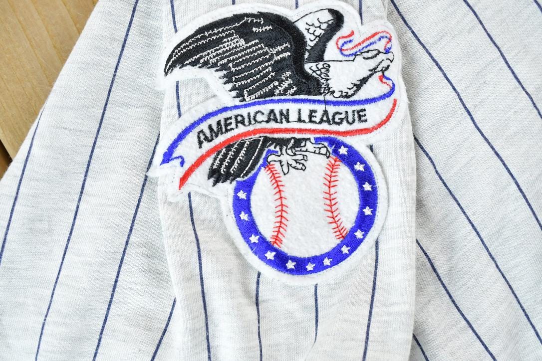 Vintage 1990s Starter Minnesota Twins MLB Embroidered Baseball Jersey Graphic T-Shirt