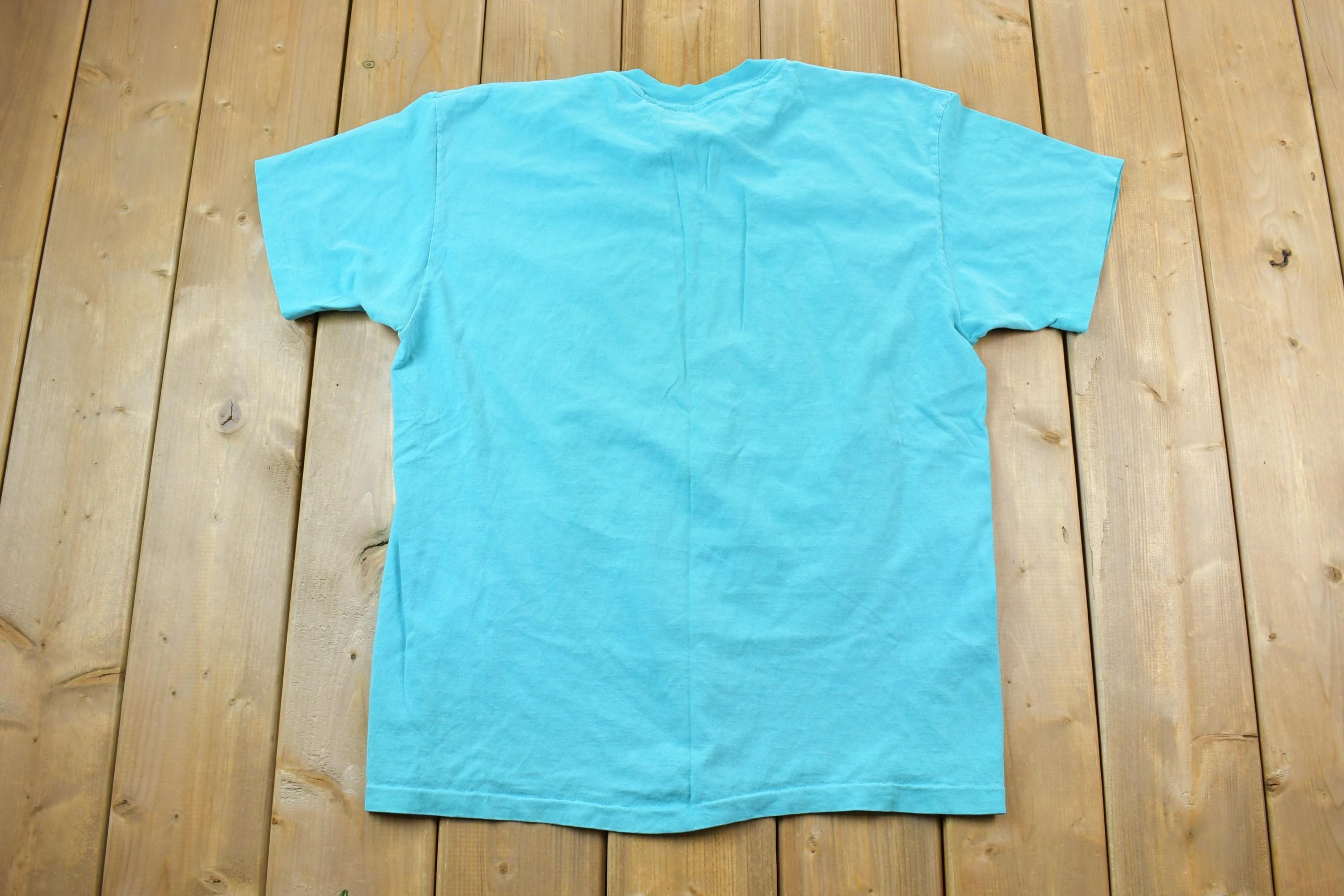 Vintage 1990s American Outfitters Deer Theme Graphic T-Shirt